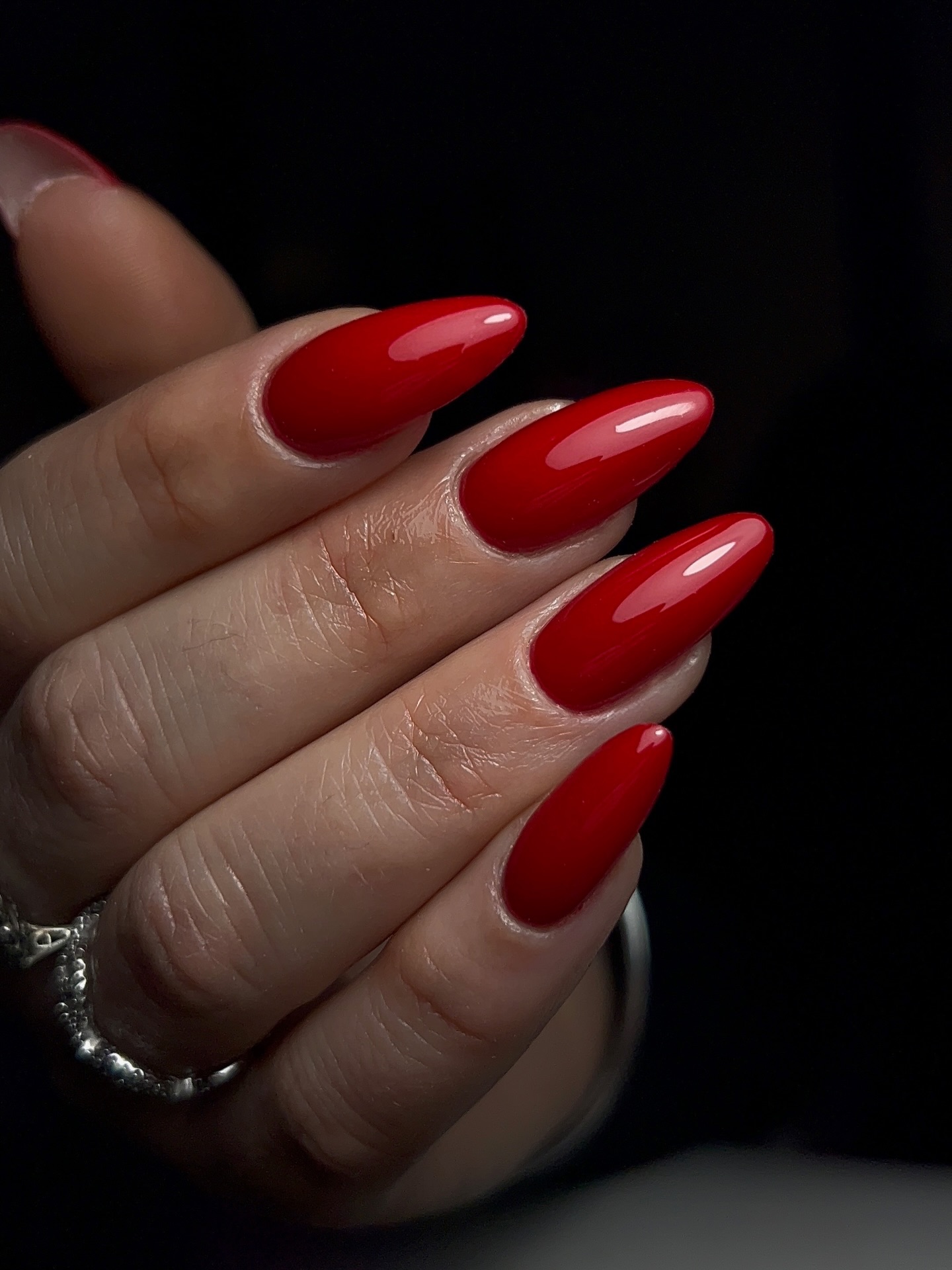 Du style minimaliste aux créations plus originales, Eva donne vie à toutes vos inspirations ✨💌
#ongleschambery #gelchambery