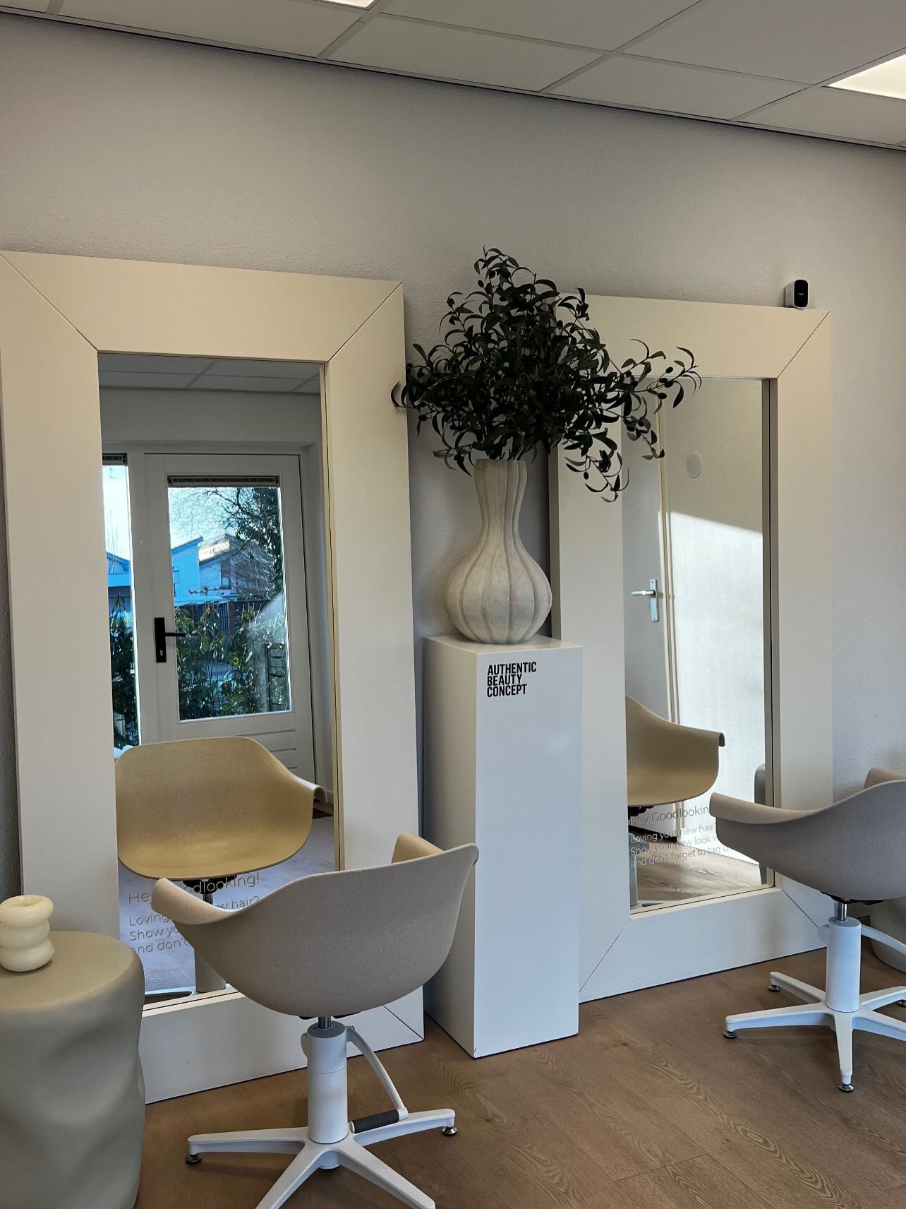 Geluksmomentjes 🤍
1. Where the magic happens
2. Verse koffie
3. Details
4. Een must deze koude dagen
5. Altijd mooie bloemen in huis
6. De ochtenddauw
#salonpalmav #palmav