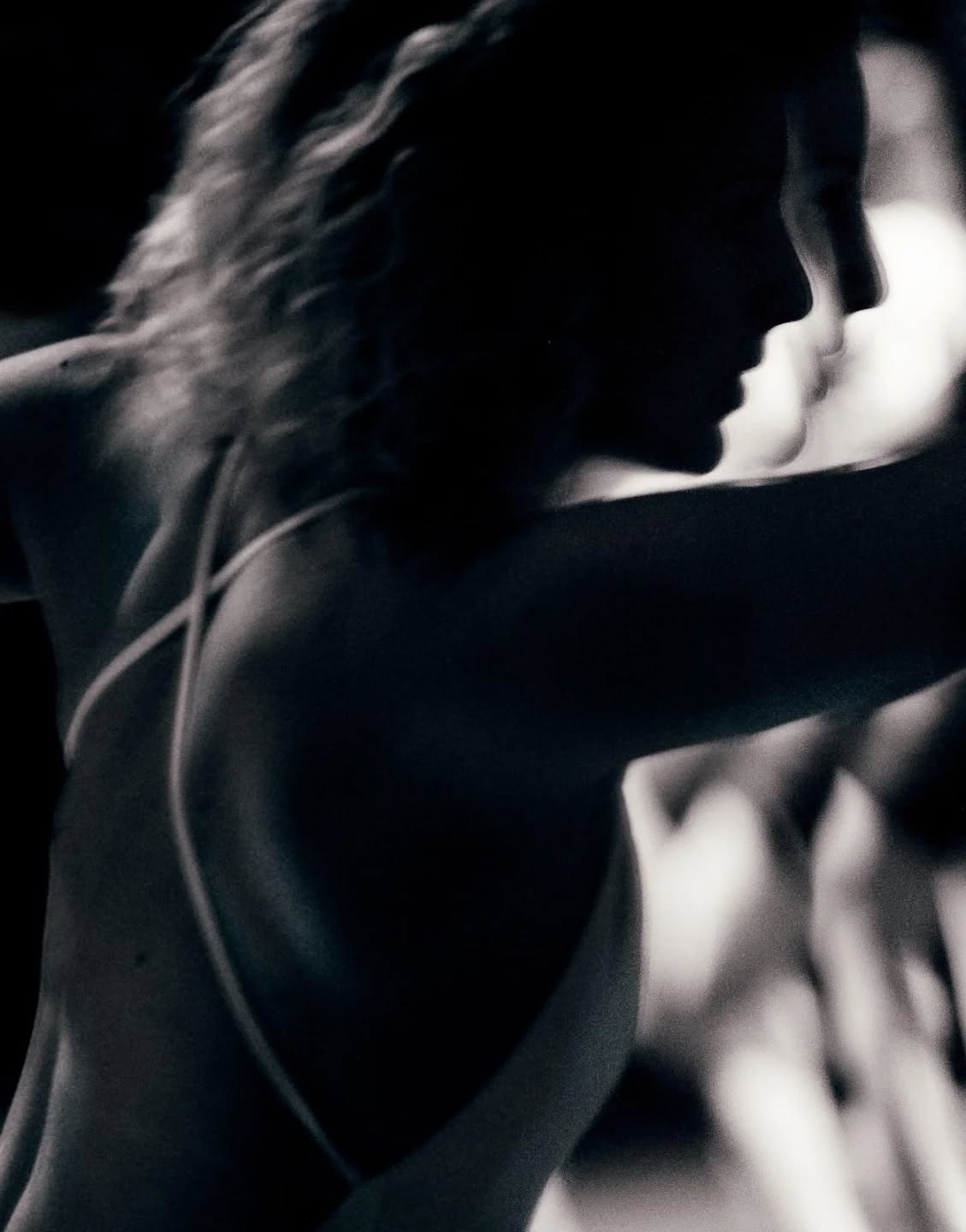 Céline Taranto, ancienne danseuse professionnelle s'inscrit dans une vision du soin global, où le mouvement devient un espace d'écoute, de compréhension et de réparation.
Chaque corps est considéré singulier, porteur de son histoire, de ses tensions et de ses besoins. Forte de plus de 14 ans d'expérience, elle propose des cours de barre au sol (cours collectifs hebdomadaires, stages, cours particuliers, cours en ligne) avec sa propre technique et des séances individuelles de stretching assisté sur table.
Elle ouvre en 2021 le studio Méthode Taranto & co dédié au mouvement, ouvert à la location à d'autres disciplines, enseignants et entrepreneurs partageant une même vision : accompagner les corps et faire du bien physiquement et mentalement.
.
.
.
#mouvement #bienetre #barreausol #stretching #paris