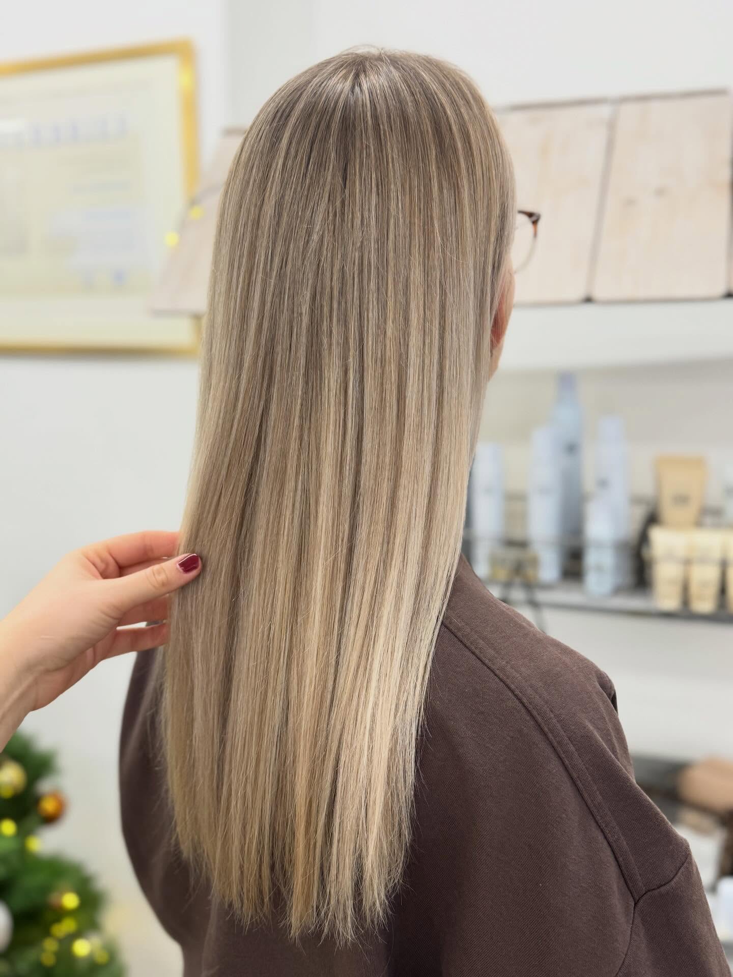 𝘉𝘢𝘣𝘺 𝘎𝘰𝘵 𝘉𝘭𝘰𝘯𝘥𝘦 | ein fein gesträhntes Blond mit weichen Verläufen 🤍
• by @antoniastyling