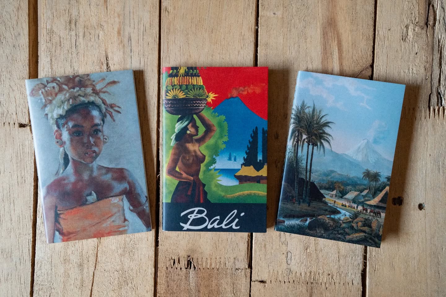 The Bali pictures notebook is inspired by the island’s culture, landscapes and timeless beauty. From volcano views to tropical palms and traditional art, each tells a different Bali story.
It’s the perfect little touch to add to your welcome bag or welvome box.
Bali notebook • Bali welcome bag • Bali gift box • retreat gifts • wedding welcome gifts • Bali souvenirs • travel journal • Bali villa welcome gifts
#baligiftbag #balitravel #baligifts #baliwelcomebag #baliretreat