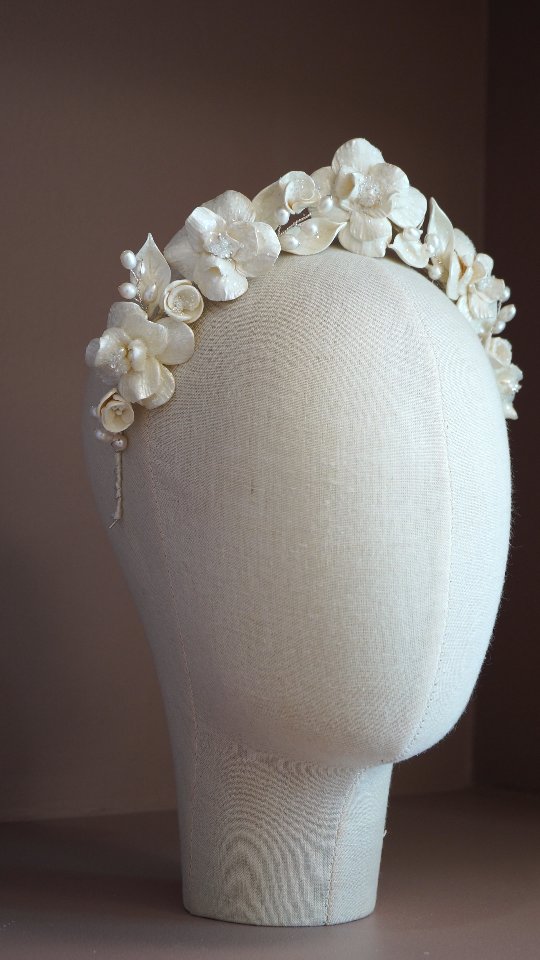 Esta es tu señal ✨️
#weddinghairpiece #tocados #tocadosnovia #bridetobe #engaged