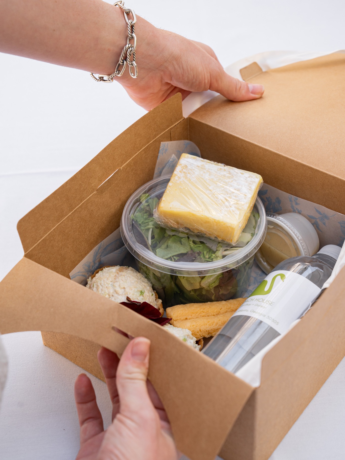 Lunch, made easy (and delicious, of course). Our curated boxed lunches are perfect for meetings, picnics, or on-the-go bites. To view the boxed lunch menu and to place your order, head to the link in our bio!
