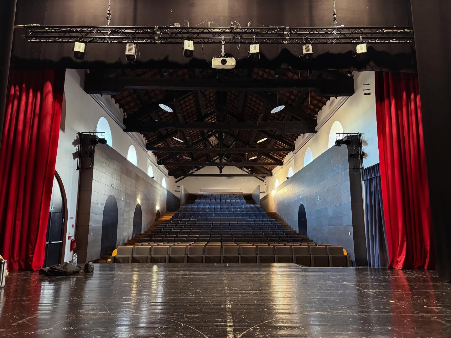 Oggi in scena qui
#follonica @teatrofonderialeopolda
#teatrobresci @tringalide @giacomo__rossetto