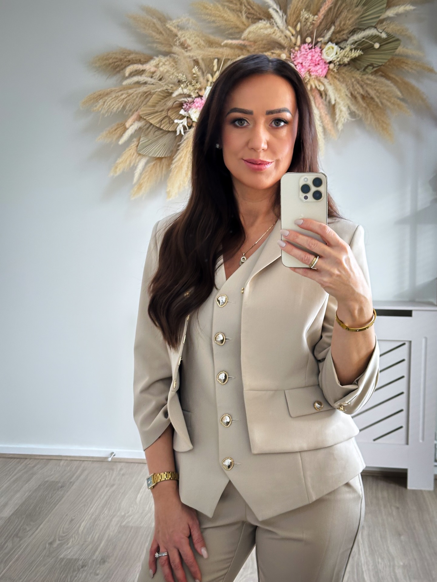 I don’t just install extensions - I build confidence ✨
Behind of every set of hair you see on this page is a standard I refuse to compromise on.
After 16 years in this industry, I’ve learned that the smallest details make the biggest difference.
From the weightless feel of the applications to the way the colour catches the light, everything is tailored to you.
My chair is a place for transformations that look as good at home as they do in the salon.
Ready to experience the Ciao Bella standard?
Tap the link in bio to book your consultation 💌
— Marta Magdalena
#hairextensionsliverpool #liverpoolhairextensions #liverpoolhairstylist #behindthechair #liverpoolhairdresser