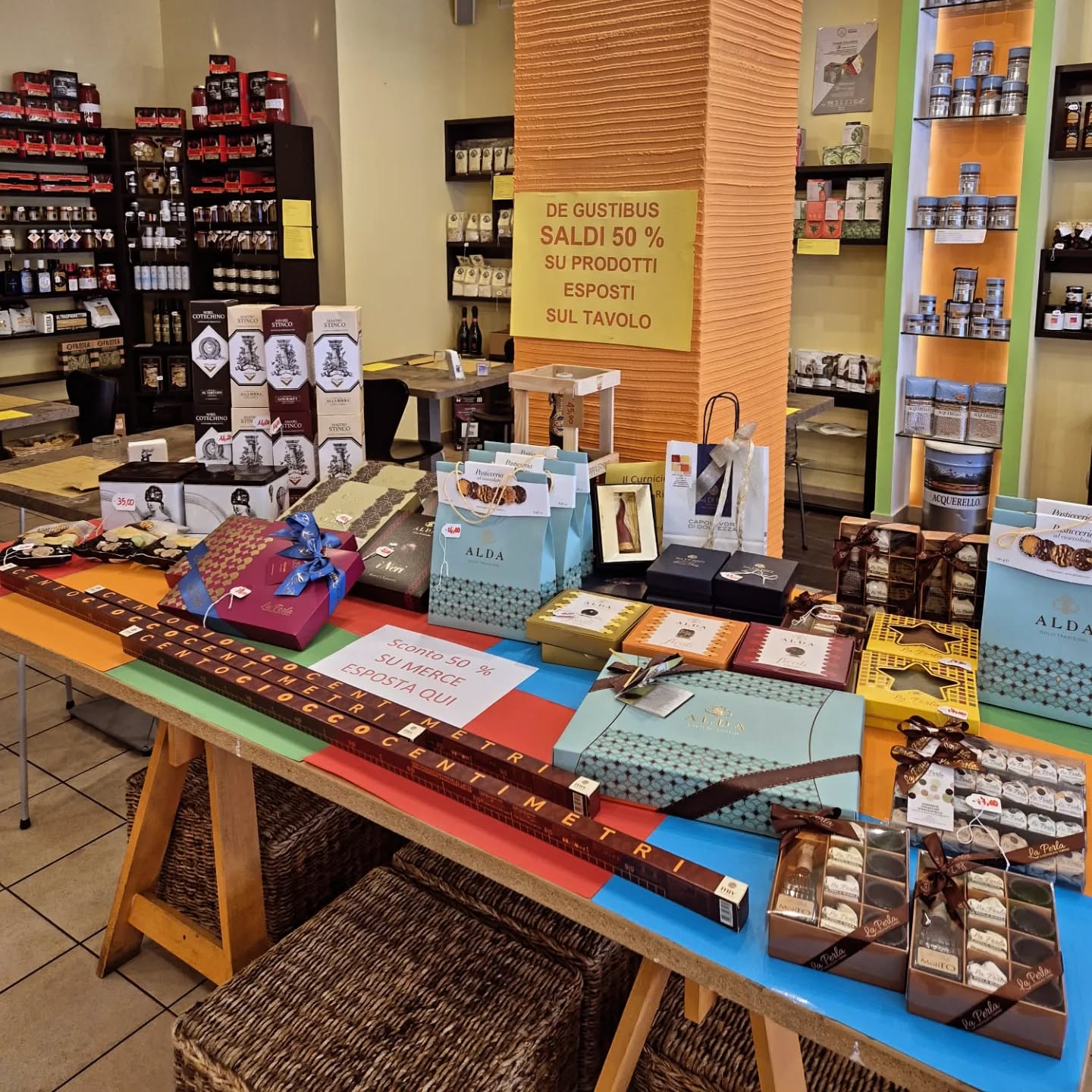 La tavola è bandita, ma i prezzi sono... ridotti!✨ Abbiamo deciso di viziarvi con una selezione dei nostri migliori prodotti a prezzi speciali.
Chi prima arriva, meglio degusta!
📍 Vi aspettiamo in negozio per scoprire tutte le offerte.
#degustibus #degustibuscafe #sconti #foodlovers #eccellenzeitaliane promo