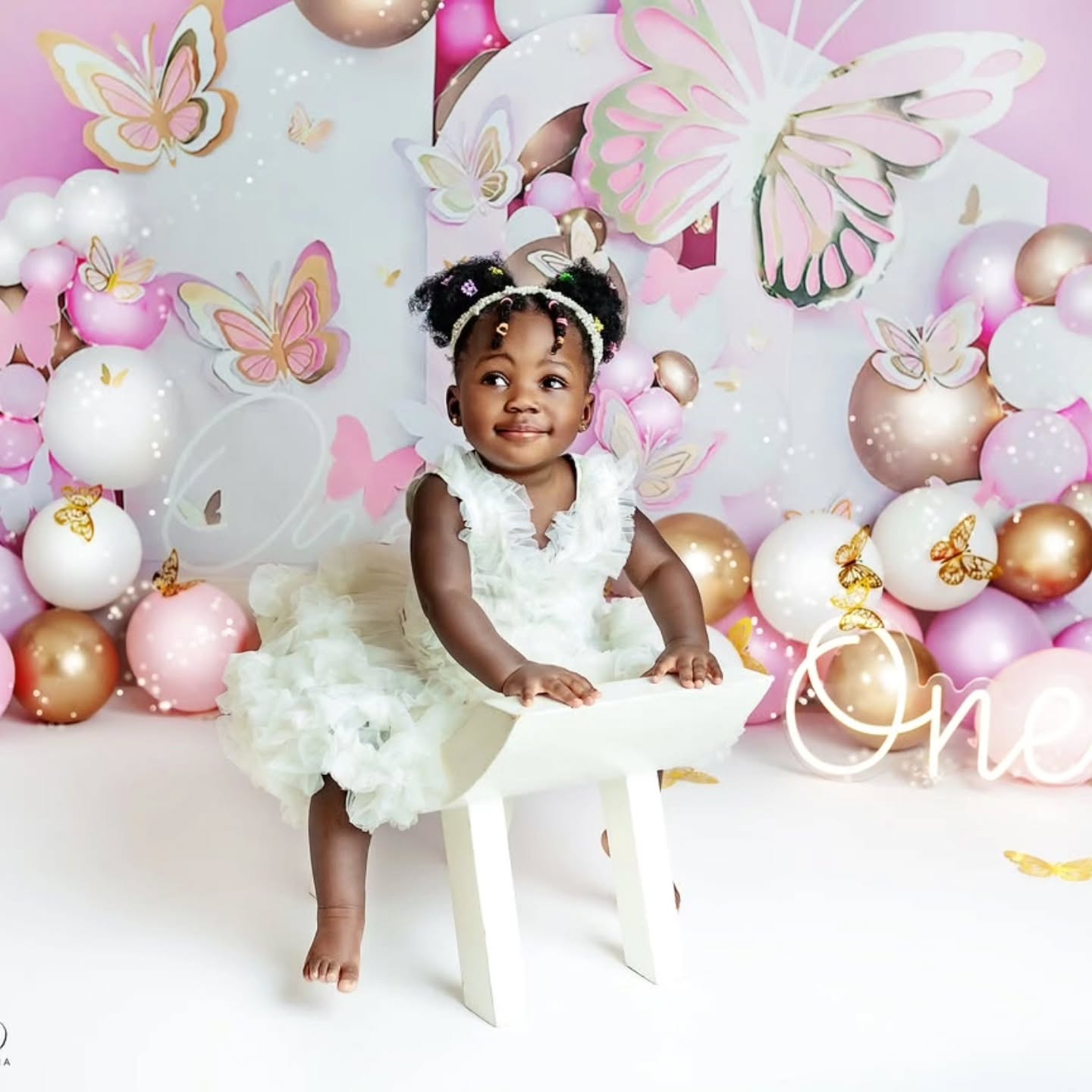 🎀✨ Happy 1st Birthday, Beautiful Jasmin! ✨🎀
One whole year of tiny toes, sweet giggles, cuddly moments and so much love 🤍
Watching little Jasmin during her birthday session was pure joy. The sparkle in her eyes, the curiosity, the cheeky little smiles — these are the moments that pass in the blink of an eye… but deserve to be remembered forever.
Your first birthday is more than just a milestone.
It’s a celebration of a whole year of growth, love and unforgettable memories.
Jasmin, may your world always be as bright and joyful as you are today 🥰✨
To all parents reading this — first birthdays are once-in-a-lifetime moments. If your little one is turning ONE soon, let’s create something beautiful to celebrate this milestone in a timeless way 🤍
📸 Birthday sessions now booking.
Message me to secure your date.
📸 https://www.veronicasphotography.com/contact
#FirstBirthday #CakeSmashSession #BabyPhotography #OneYearOld #BirthdayPhotoshoot SwindonPhotographer WiltshirePhotographer SwindonMums BabyMilestones LuxuryBabyPhotography