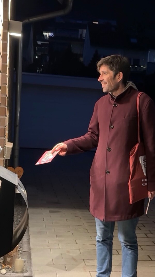 Von Tür zu Tür, von Herz zu Herz – so lebe ich Trier und Politik, die ankommt. 🫶
Trier spürt man an jeder Haustür. Ich lebe unsere Stadt, gehe auf die Menschen zu und gestalte Politik im direkten Gespräch. An über 1700 Haustüren habe ich nun schon geklingelt – mit einem klaren Ziel: Mit dem Wahlsieg am 22. März das Direktmandat in Trier für Mainz holen und unsere Stadt weiter stark vertreten. 💯
#Trier #Direktmandat #Landtag #PolitikMitHerz #sventeuber