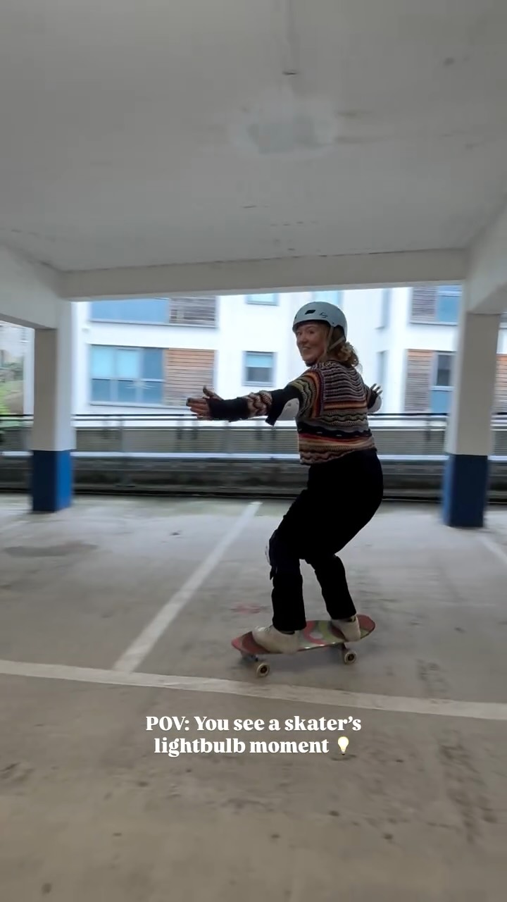 This is Fran. She’s awesome. And on week 5 of the beginner longboard course she cracked the code - it all came together for her; surfskating, downhill and more 🙏 And the hype crew were on form to celebrate!
On a side note, I have to double take when I hear the crazy analogies I come up with to explain technique when watching back clips 🤣 Yes, you heard ‘food processor’….blame @ogdencannotfly 🫠 but to understand why you’d have to join us for surfskating!
Our next beginner longboard course starts this SUNDAY and runs for 5 weeks! We have some spots left.
All courses, surfskate lessons at the wave and more can be found on the website https://www.soulfulskateco.com/whats-on