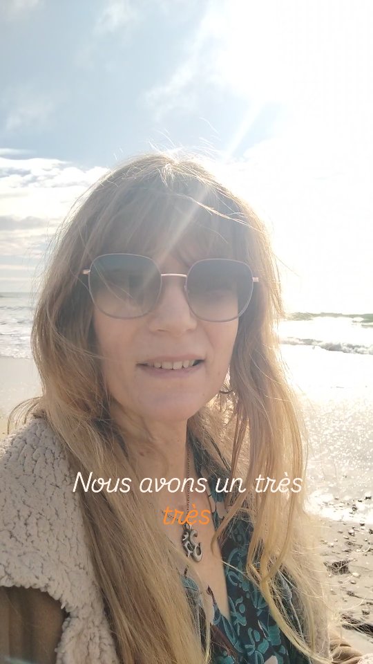 Apprécier chaque petit moment que la vie m’offre et avoir beaucoup de gratitude pour cette nature si généreuse fait partie de ma philosophie de vie, je n'ai pas besoin de grand chose d'autre pour me sentir bien et si ça ne va pas c'est ce qui me ressource le plus
Si vous avez envie de partager vos petits moments de bonheur n'hésitez pas c'est aussi dans le partage qu’on peut trouver de la ressource lorsqu’on en a besoin
#gratitude #nature #soleil #luminosité #sete