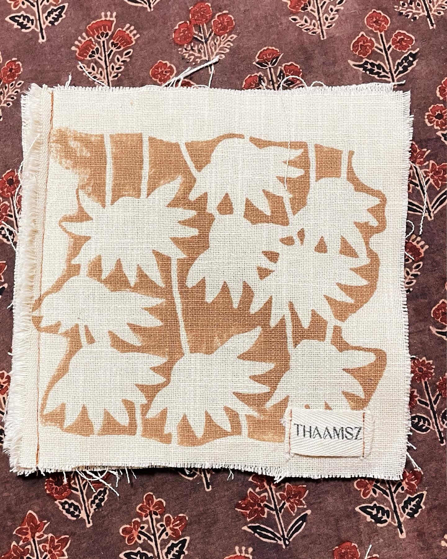 Did you know that a block printed fabric often is created with many different wooden blocks?
One pattern is not made with just a single block , but layer by layer. Often 4 to 7 blocks are used, and sometimes even up to 9, to build the final multicoloured design. Each colour, each detail, has its own block and is printed by hand, one by one.
During my travels in India, I always try to join workshops and spend time in the studios to keep learning more about this beautiful, ancient craft.
Seeing the rhythm, the patience and the precision of the printers never stops amazing me. 🤩
To give you a better understanding of the process, I made a little scroll showing the different prints and layers, so you can see how the design slowly comes to life.