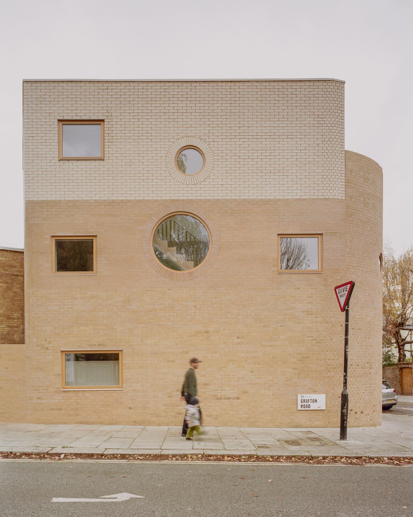 Images from a recently completed project using our Combi Timber windows. Each window is manufactured with slow grown timber for durability and then engineered for stability. Each window is the custom made for your exact needs and factory finished to a stain/paint of your choice. Beautiful, durable and made just for you. Perfect
