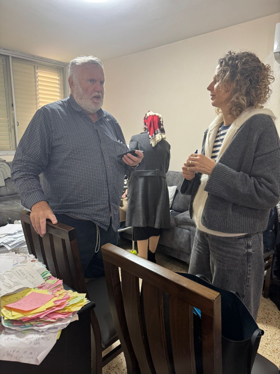 Un frigo, une couverture, un repas chaud. Pour nous, c'est du quotidien. Pour eux, c'est une survie.
Ce mois-ci, nos bénévoles ont été témoins d'une réalité difficile.
Beaucoup de survivants de la Shoah vivent encore dans des conditions précaires, parfois sans l'essentiel.
Mais grâce à vous, nous étions là. 💙
📍 Sur le terrain : De Jérusalem à Netanya, en passant par Ramla, nous avons distribué des cartes alimentaires, acheté des appareils électroménagers indispensables et fourni des couvertures pour affronter l'hiver.
Ne les laissons pas affronter l'hiver seuls. Offrez-leur de la chaleur et de la dignité.
👇 Votre don change leur quotidien immédiatement : 🌍 www.amutagal.com
#AmoutaGal #Solidarité #Survivants #Shoah #Israel #Tsédaka #ActionSociale