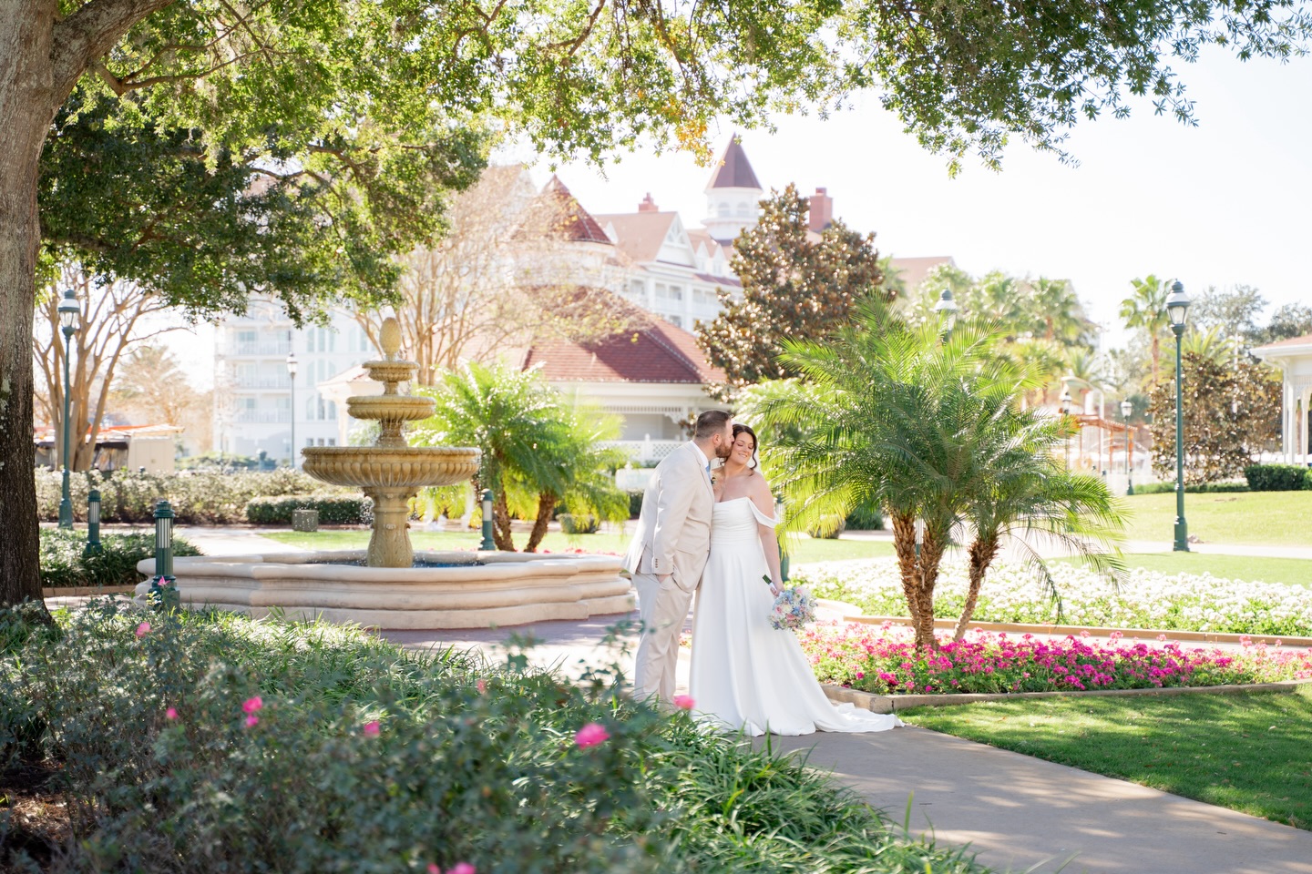 A day devoted to spreading a little love. I like it. 🤭💘💌✨
#disneywedding #disneyweddingphotographer #disneyweddingvideographer #orlandoweddingphotographer #floridaweddingphotographer