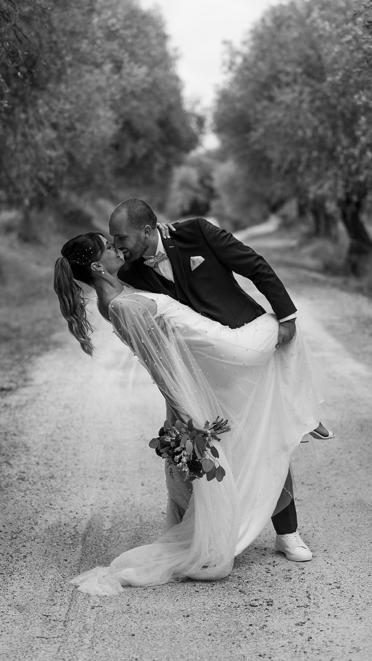 En vérité j'ai hâte, mais on ne va pas se mentir depuis le 1er janvier 2026, la pression est montée d'un cran 😅
Des futurs mariés.es 2026 par ici ? Comment vous sentez-vous ?
#mariage2026 #photographedemariage