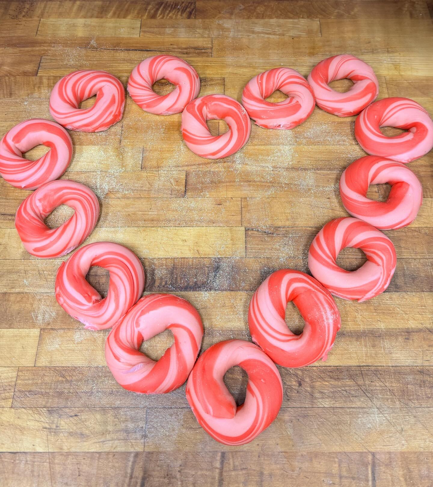 Baked with love. ❤️🥯
Valentine’s bagels are available for pre-sale now and in-store on Valentine’s Day. #BagelsonPark
#valentine #bagels #njeats #nj
