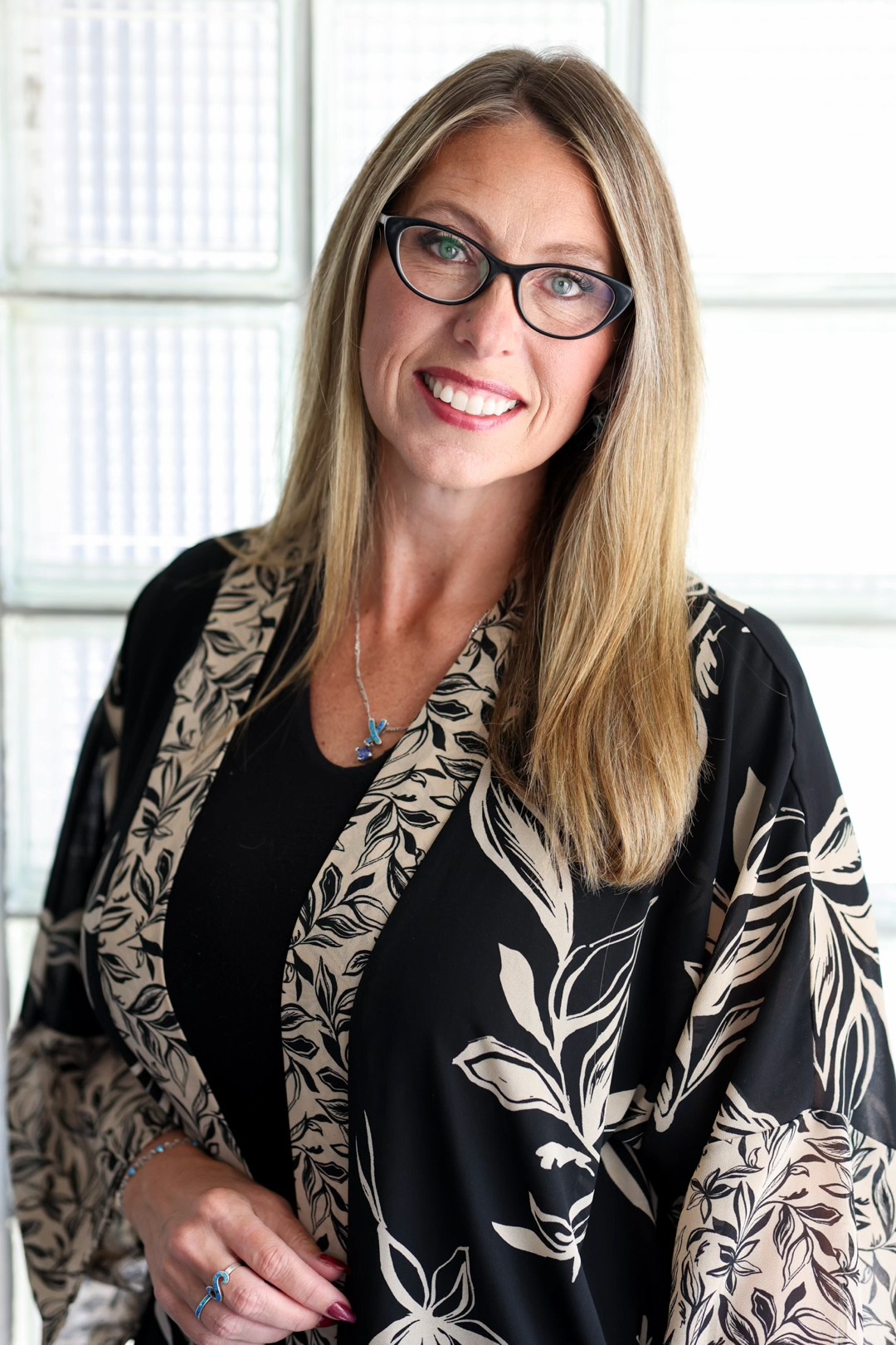 Different eras, different vibes—same amazing agents. 😂📸 Headshots through the years at Siwy Real Estate.
#RealEstateTeam #AgentLife #RealtorSquad #TeamCulture #BrokerageLife #WorkHardHaveFun #RealtorEras #HeadshotGlowUp #KaneCountyRealtors #IllinoisRealEstate #LocalRealtors #siwyrealestate