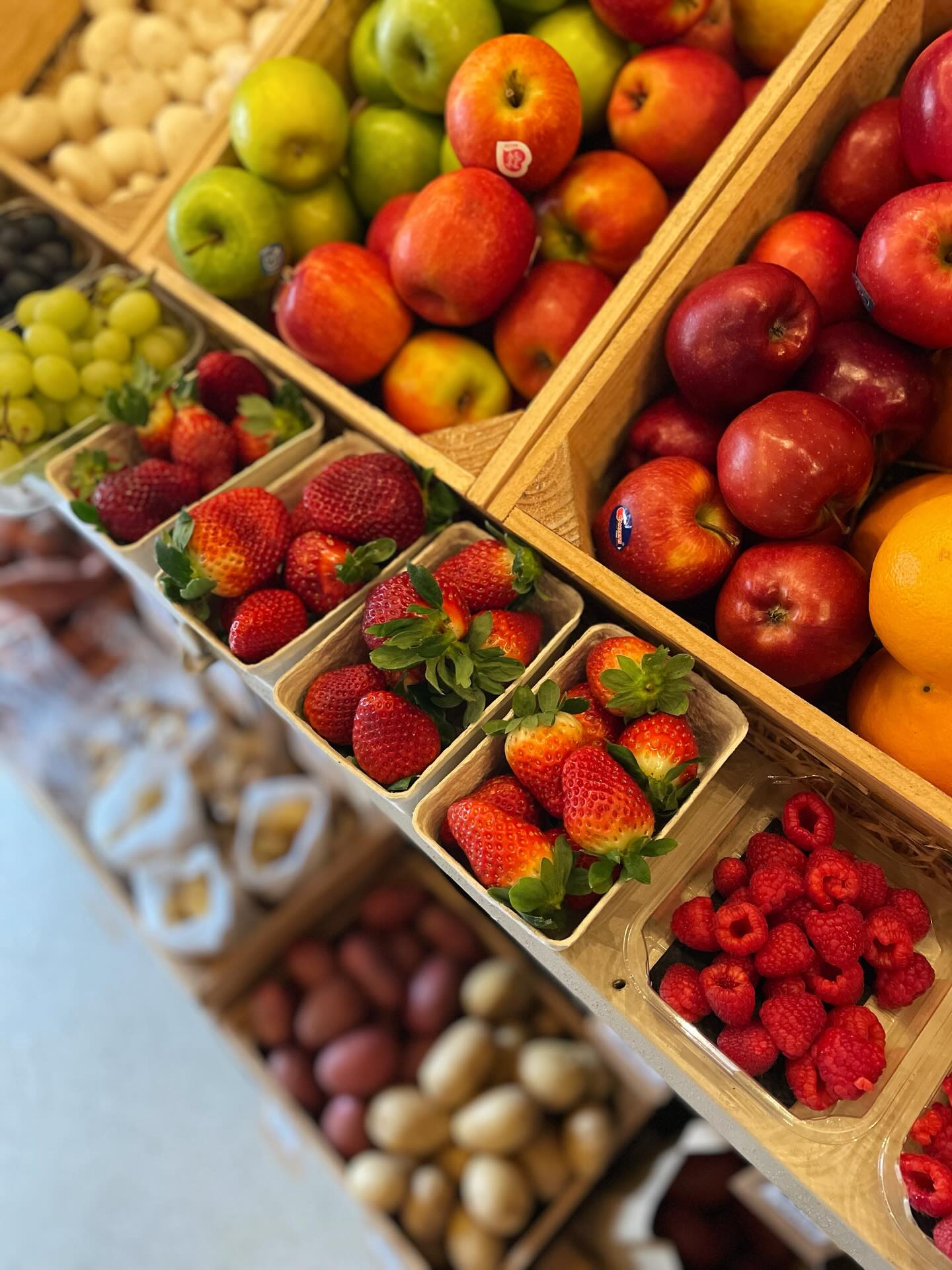 We’ve had a shuffle in the fruit and veg section 🍏🍋🍇🥦🥕 this week favourites asparagus, radicchio and super juicy strawberries 😋
Visit us this week and grab a fresh shop or even better pop on our website, place your order and your shopping will be ready at the counter 🛍️
https://www.cellar41.shop/orderafreshproducebox
#greengrocer #freshproduce #shopfresh #shoplocal #cellar41