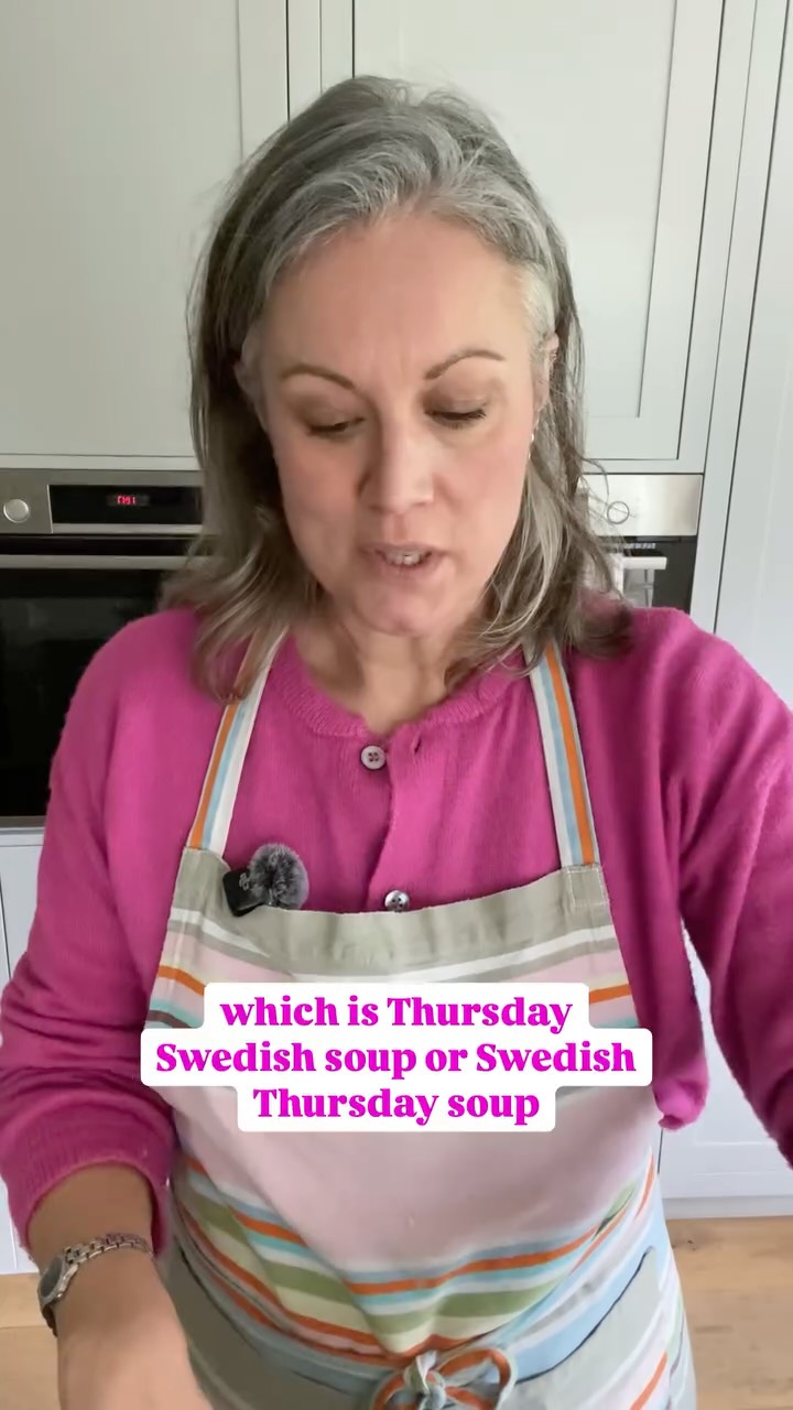You often ask me:
“What should I cook right now, Laura?!”
Here’s an absolute winter banger to warm you right up: Swedish Thursday Soup from “Roast Figs, Sugar Snow” by @dianahenryfood
Enjoy xx