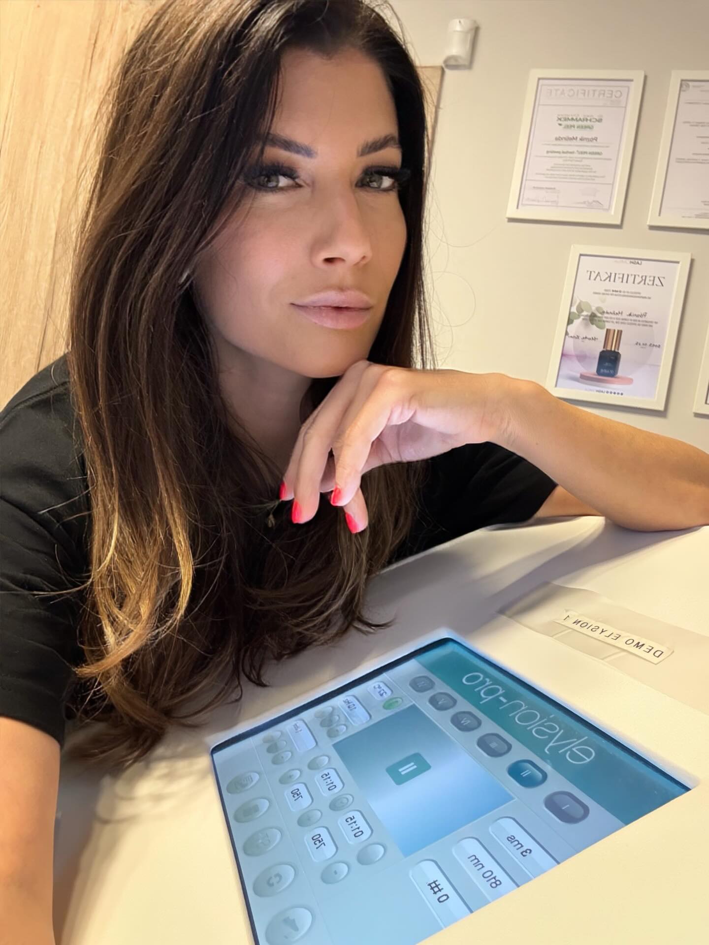 ✨ ELYSION PRO LÉZERES SZŐRTELENÍTÉS ✨
📅 Március 6.
Ha gyors, hatékony és kíméletes szőrtelenítést szeretnél, az Elysion Pro a megoldás 🤍
Modern diódalézer, látványos eredmények, komfortos kezelés.
⏳ Már csak pár szabad időpont maradt!
Ne maradj le – készülj sima bőrrel a tavaszra 🌸
📩 Időpontfoglalás privát üzenetben
#elysionpro #lézeresszőrtelenítés #simabőr #szalon