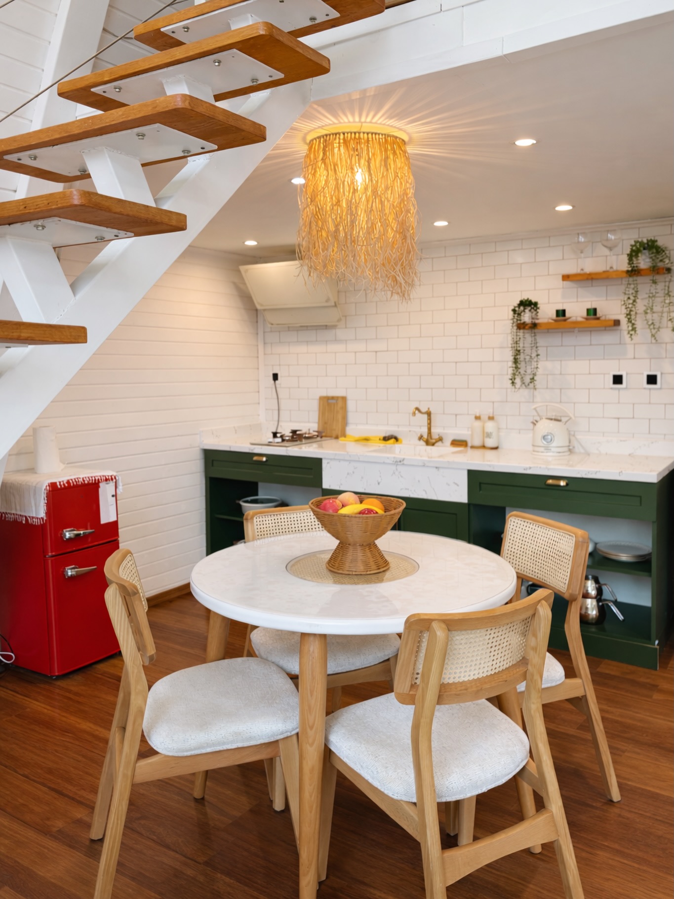 Güne burada başlamak 🤍
Sadelik, ferahlık ve huzur.
Detaylı bilgi ve rezervasyon işlemleri için bize Dm atabilir veya 05456729500 numaramızdan ulaşabilirsiniz🌿
#bungalow #butikoteltatili #şöminelitatil #doğaiçinde
#mersinbungalov