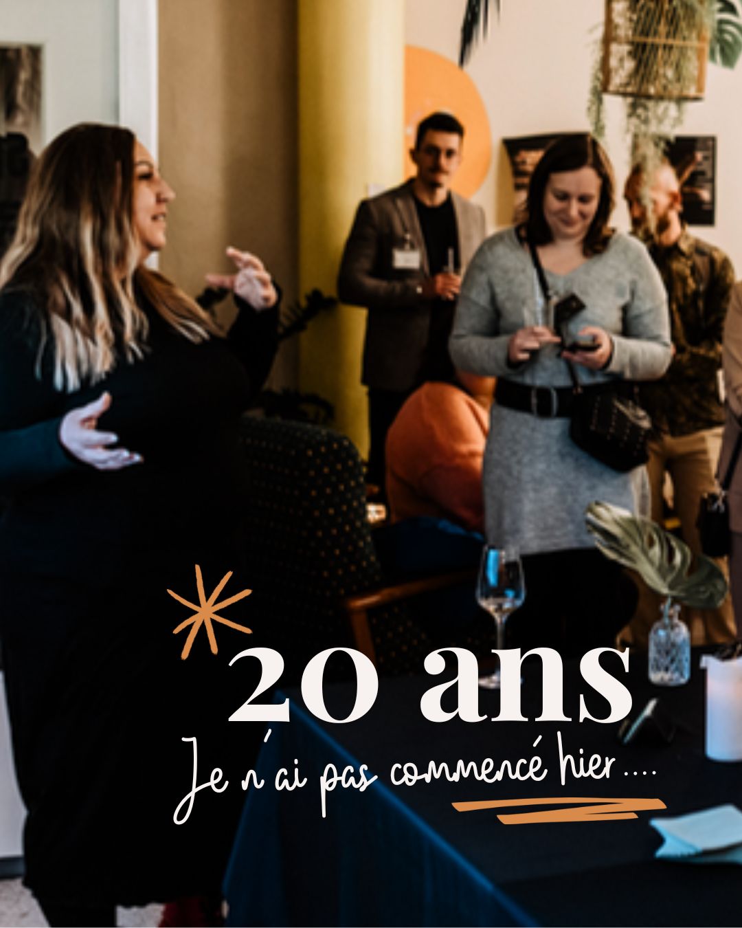 Je n’ai pas commencé hier. Ni même il y a cinq ans.
Cette année, je fête mes 20 ans d’entrepreneuriat. 20 ans d’arène, de structures montées, de crises gérées et d’un Exit réussi.
Parfois, je regarde le marché de l’accompagnement actuel… et je souris.
Parce que je vois beaucoup de "méthodes miracles" fleurir, portées par des gens qui n'ont jamais géré un bilan comptable ou une équipe en crise.
Moi, la transmission, c’est mon métier depuis 10 ans. Avant d’être mentore pour les Patronnes, j'ai géré une agence de com', organisé des centaines d'événements et formé des d’étudiants en BTS et Bachelor. J’ai appris à structurer la pensée des autres avant même de structurer la mienne.
Depuis 2020, j’ai formé tellement de professionnels que j'ai arrêté de compter.
J’ai vu des dirigeantes s’épuiser à essayer de "rentrer dans le cadre".
J’ai vu des femmes brillantes frôler le burn-out par simple manque d’architecture.
J’ai vu des "cerveaux laser" s’éteindre sous la pression de la sur-adaptation.
En 2023, j'ai ajouté la certification de coach à mon arsenal, mais je reste avant tout une Mentore.
Aujourd’hui, je passe à une nouvelle étape.
Parce que le monde change et que le business "à l'ancienne" ne fonctionne pas pour nous, les atypiques, les divergentes, les femmes.
Mon objectif avec Le Cercle et mon Mentorat n'est pas de te donner des "outils" à tester. C'est de t'apprendre à construire une structure qui te protège au lieu de t'enfermer. Une architecture qui te rend ta souveraineté.
Ce qu’il faut savoir : Le 1er mars, mes tarifs vont changer. Ce n'est pas une décision marketing, c'est la reconnaissance de 20 ans d'expertise et de milliers d'heures de transmission.
J'aimerais encore ouvrir 5 places pour février pour celles qui veulent bloquer leur tarif "fondatrice" à 49 € à vie.
Si tu me découvres aujourd'hui, je suis Caroline Beck. J’ai passé les 20 dernières années à bâtir des business, à les revendre, et surtout à comprendre comment mon cerveau atypique pouvait devenir ma plus grande force de frappe au lieu d'être un boulet que je traîne en silence.
Quelle est LA leçon que tu as apprise "à la dure" et que tu ne regretteras jamais ?