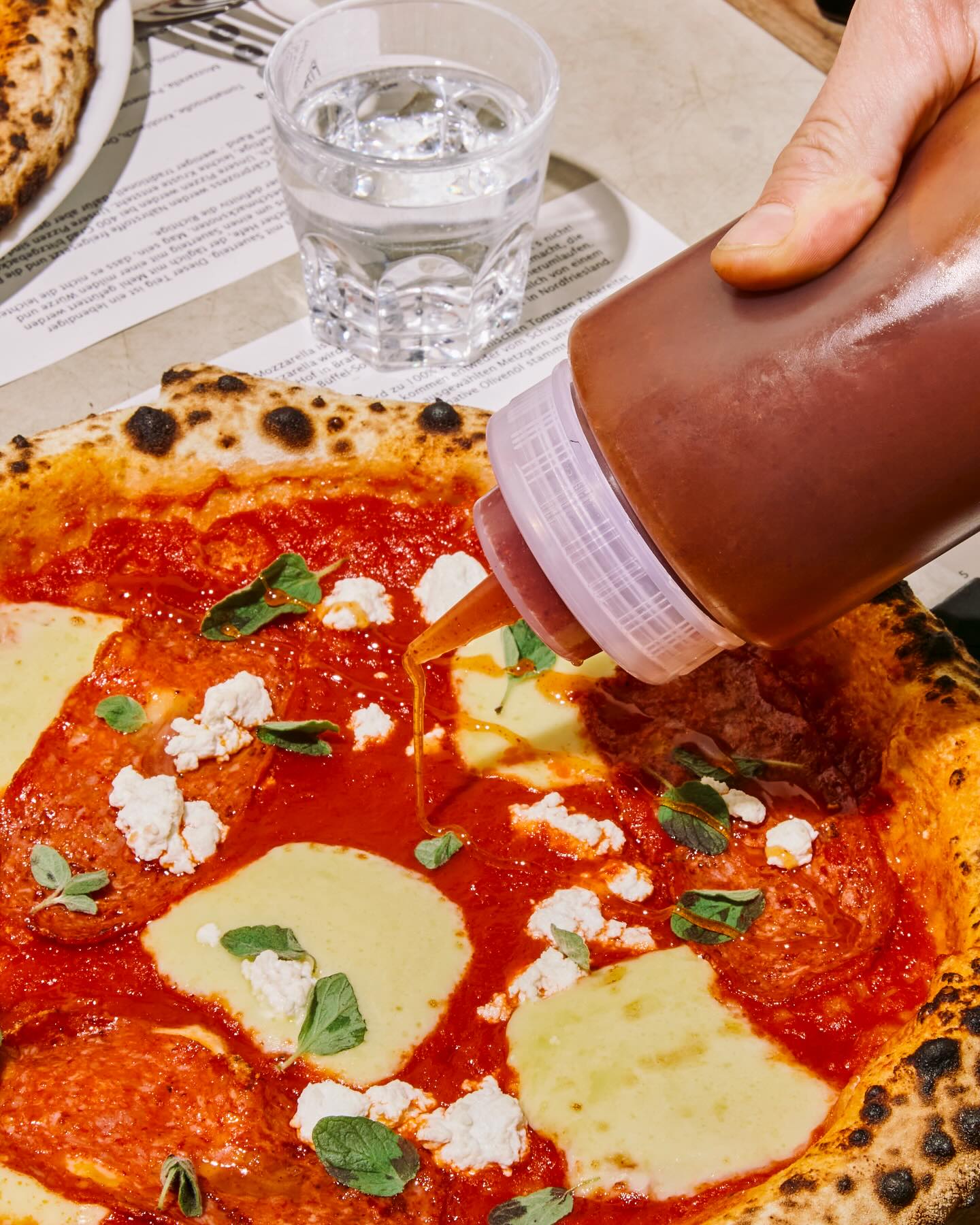 ๐ฏ๐ถ๏ธ Friday lunch special for โฌ13,50.
Spicy salami, house-made hot honey, ricotta and oregano
We have different lunch specials every week day ๐
