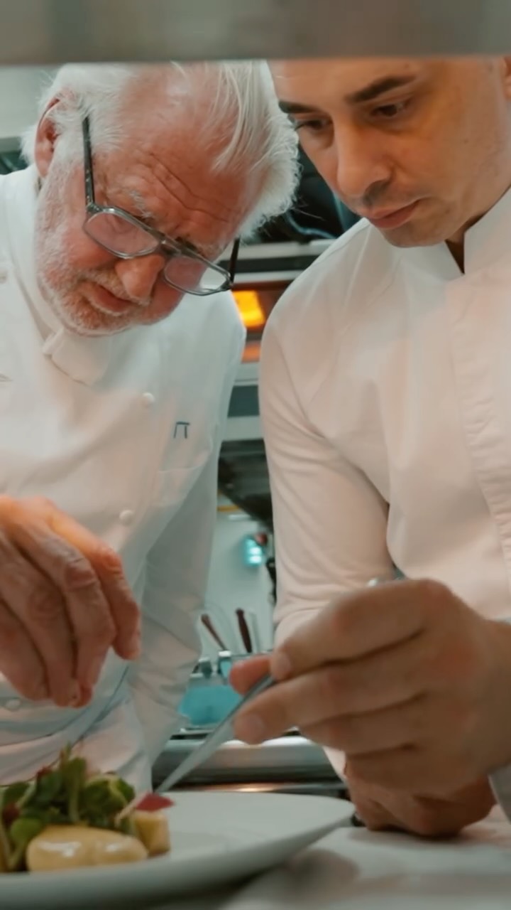 Toujours sur notre petit nuage...
Looking back at when we had the honour of welcoming our very own 3-Michelin-starred Chef @pierregagnaire at Pierre's TT.
Alongside our Chef de Cuisine @mathieubalbino, it was a few unforgettable days filled with beautiful dishes, inspiring moments and a dining experience we’re still dreaming about.