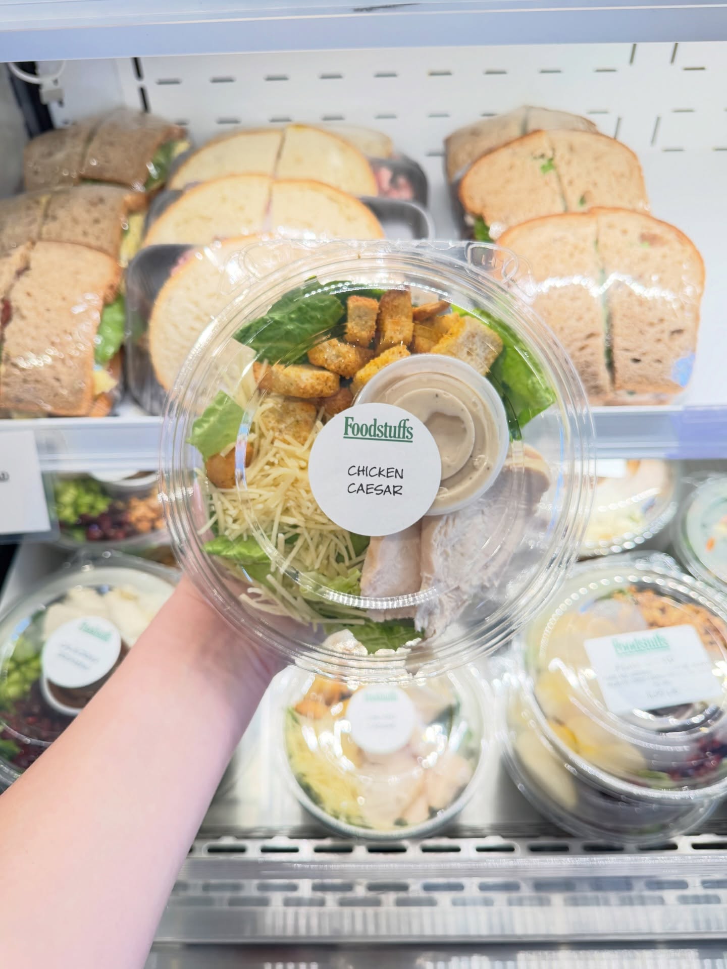 Lunch just got easier!
Our chicken Caesar salad is fresh, filling, and ready to go.
Evanston, Glenview, Glencoe, Lake Forest