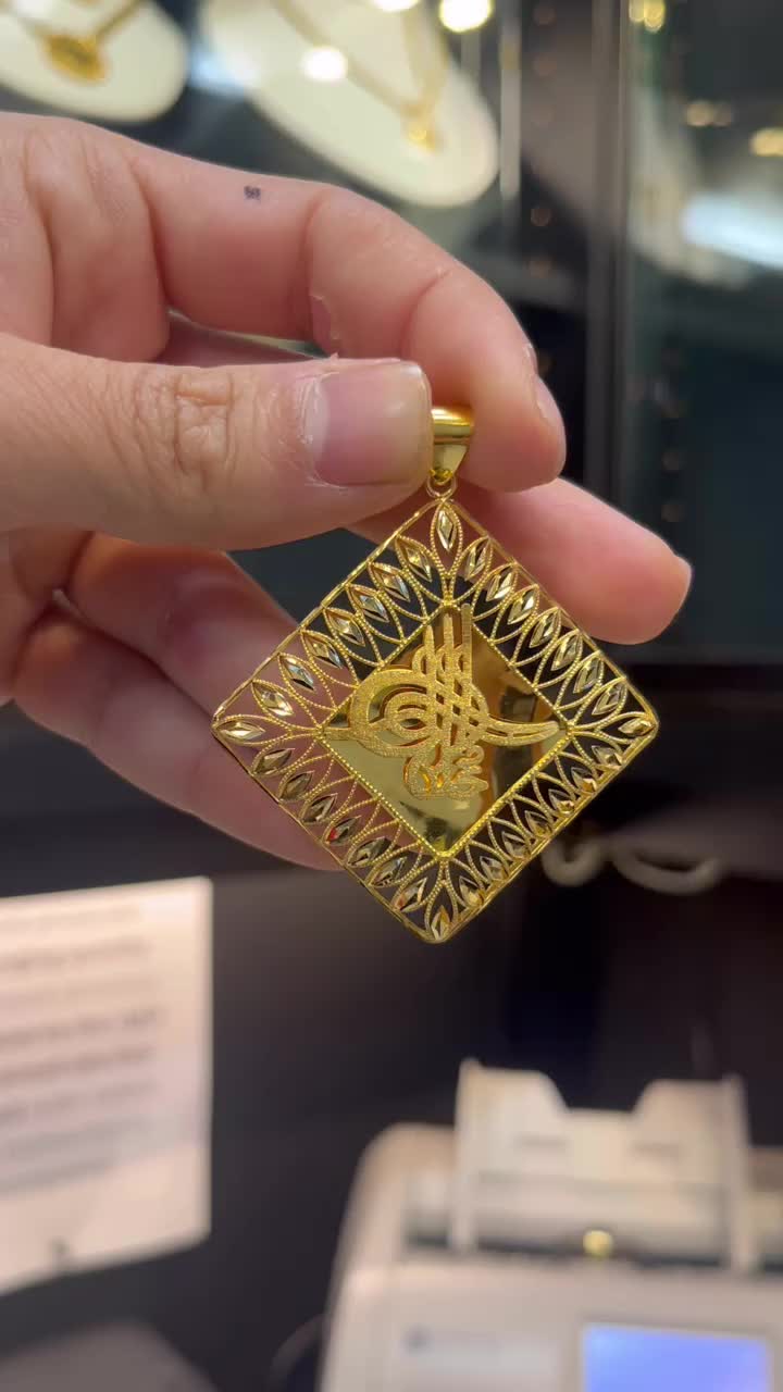21 kt pendant #pendant #giftsforher #gifts #gold #اريزونا #arabicjewelry #middleeasternjewelry #arabicgold #مجوهرات #21ktgold #ذهب