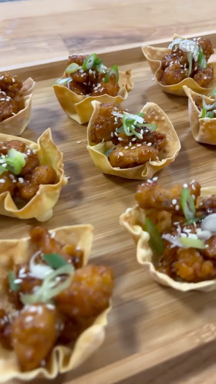 Leden patří ke klidnějším měsícům, kdy sice není tolik zakázek, ale my se ani tak nenudily! ✨
Malovaly jsme a přestavovaly sklad, plánovaly léto, vymýšlely novinky do našeho #menu a samozřejmě, pár akcí také proběhlo 🍲🌮
#catering 🍔