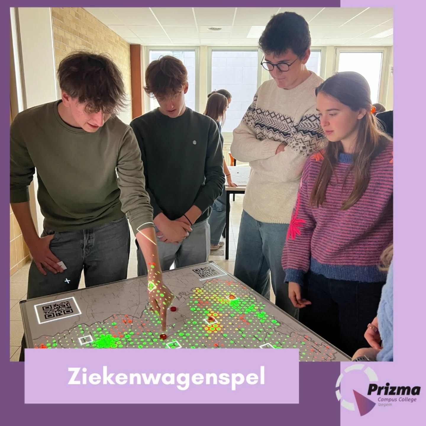 Enkele klassen van het 6e jaar werden uitgedaagd om het ‘ziekenwagenspel’ te spelen (vakgroep geografie, universiteit Gent). De uitdaging bestond erin een optimale spreiding van ziekenwagens te krijgen in West-Vlaanderen zodat zoveel mogelijk mensen binnen de 15 minuten bereikt worden. De competitiegeesten kwamen naar boven en 80% van de West-Vlaamse bevolking werd bereikt (beste score). Ze leerden daarnaast ook hoe zo’n netwerkanalyse in elkaar zit m.a.w. hoe ‘weet’ Google Maps’ de weg? Ze kregen een beeld van wat geografie allemaal inhoudt en voor welke toepassingen geomatici en geografen gevraagd worden.