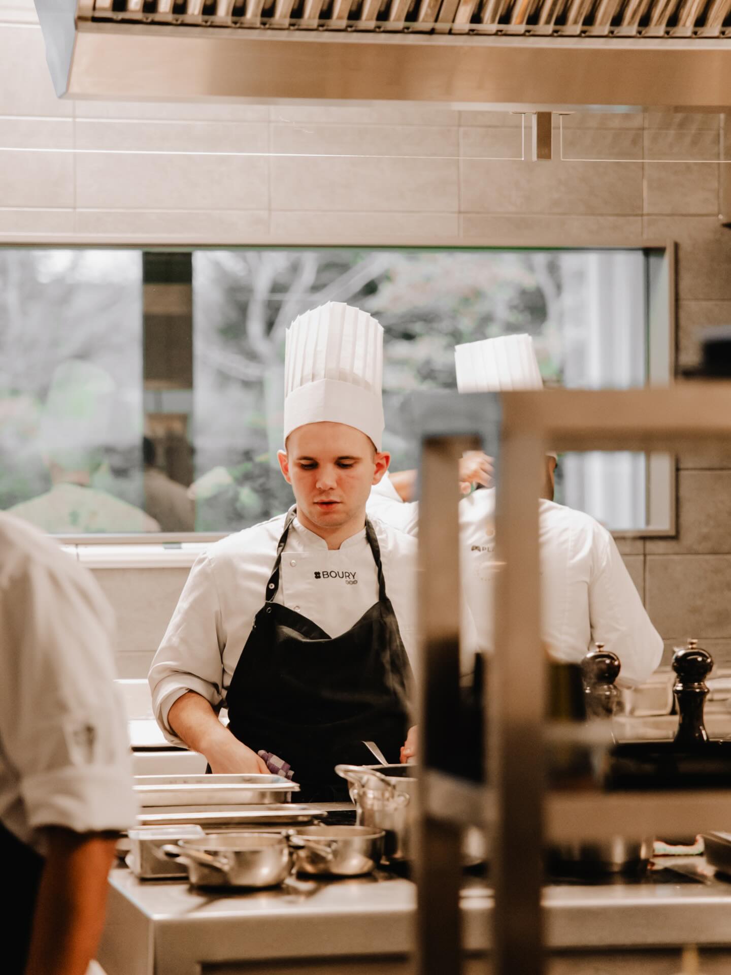 João, our Portuguese chef de partie, bringing soul, discipline, and pure dedication to the kitchen of Boury.
📷@anaislesy