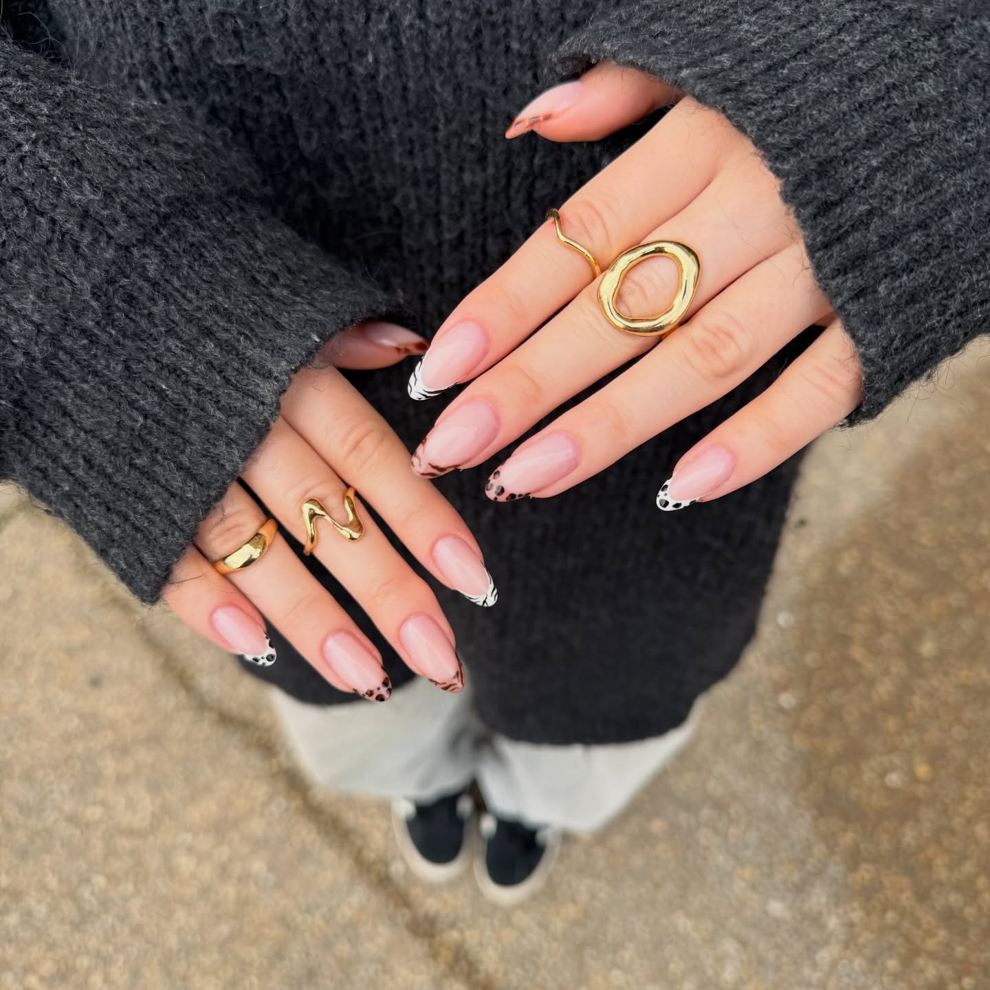 Cette pose animale 🦓🐆
#nailsaddict #nailswag #gelnailart #onglesafari #ongles