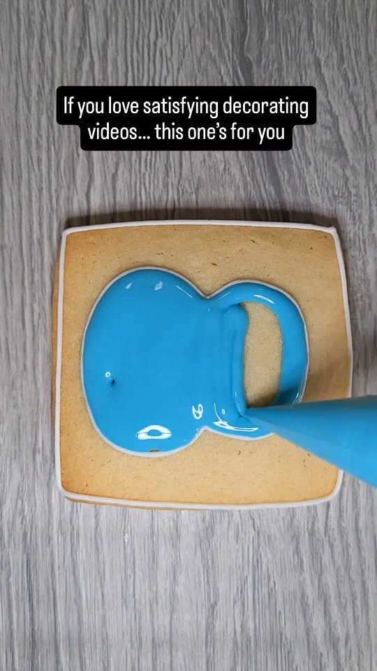 🎥 Process from plain biscuit ➡️ branded perfection
Here’s a little behind-the-scenes of how these Tofoo Co. biscuits came together 💙
#biscuitsofinstagram
#decoratedbiscuits
#behindthescenes
#bakingreel
#tofoo