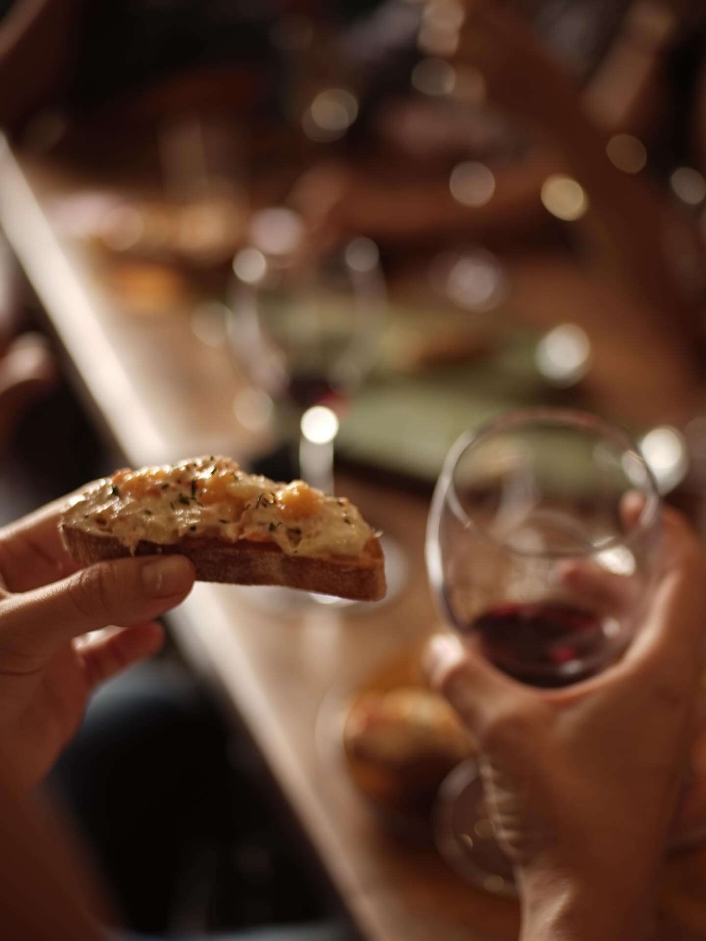 It’s easy to tell if the tapas were good…
If the plate goes back to the kitchen empty, that says it all! 🍽️
Come and discover the best tapas in Lloret de Mar 📍
Es fácil saber si las tapas estaban buenas…
¡Si el plato vuelve vacío a cocina, no hace falta decir nada más! 🍽️
Ven a descubrir las mejores tapas de Lloret de Mar 📍
És fàcil saber si les tapes eren bones…
Si el plat torna buit a cuina, no cal dir res més! 🍽️
Vine a descobrir les millors tapes de Lloret de Mar 📍