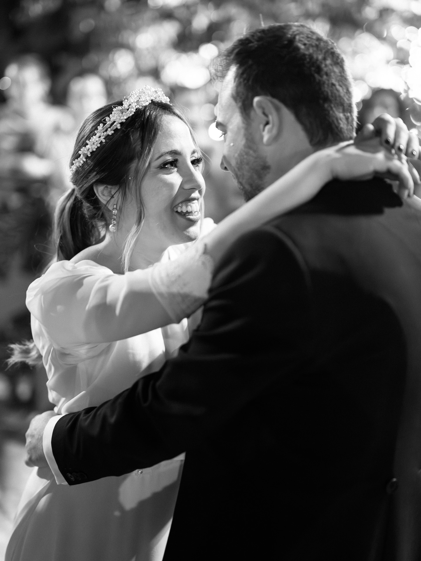 HOME - Fotografo en Jaén 13 Elena y Daniel nos dieron amor del bueno, risas infinitas y una fiesta que confirma que sí, dijeron “para siempre”… y también “hasta que amanezca” 🪩🍸
@elena_riv25
@mariabarrancomakeup
@lesalon.estherortega
@cortijomadrono
@cateringinmapi