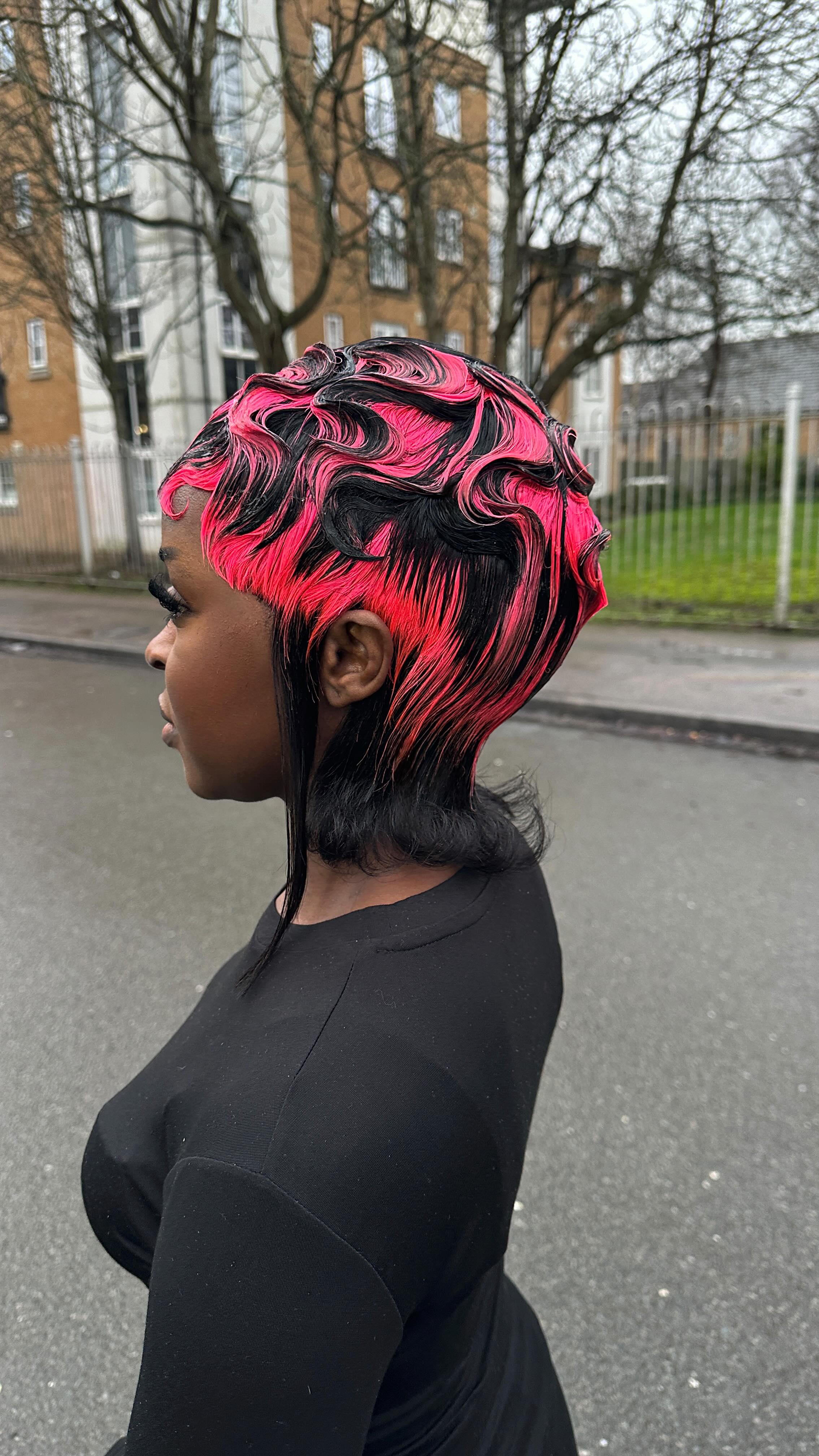 Can we get into this Pink and black contrast! ๐ฅ๐ค๐ฝ
For the alternative girlies this one's for you
๐๐ฎ๐ฉ๐ข๐๐ฌ ๐๐ก๐จ๐ค๐๐ก๐จ๐ฅ๐ ๐ธ
Hair provided by @janetcollection
BOOK NOW โฌ๏ธ
www.HoochTeestyles.co.uk
#quickweave #fingerwaves #alt #alternativegirl #punk