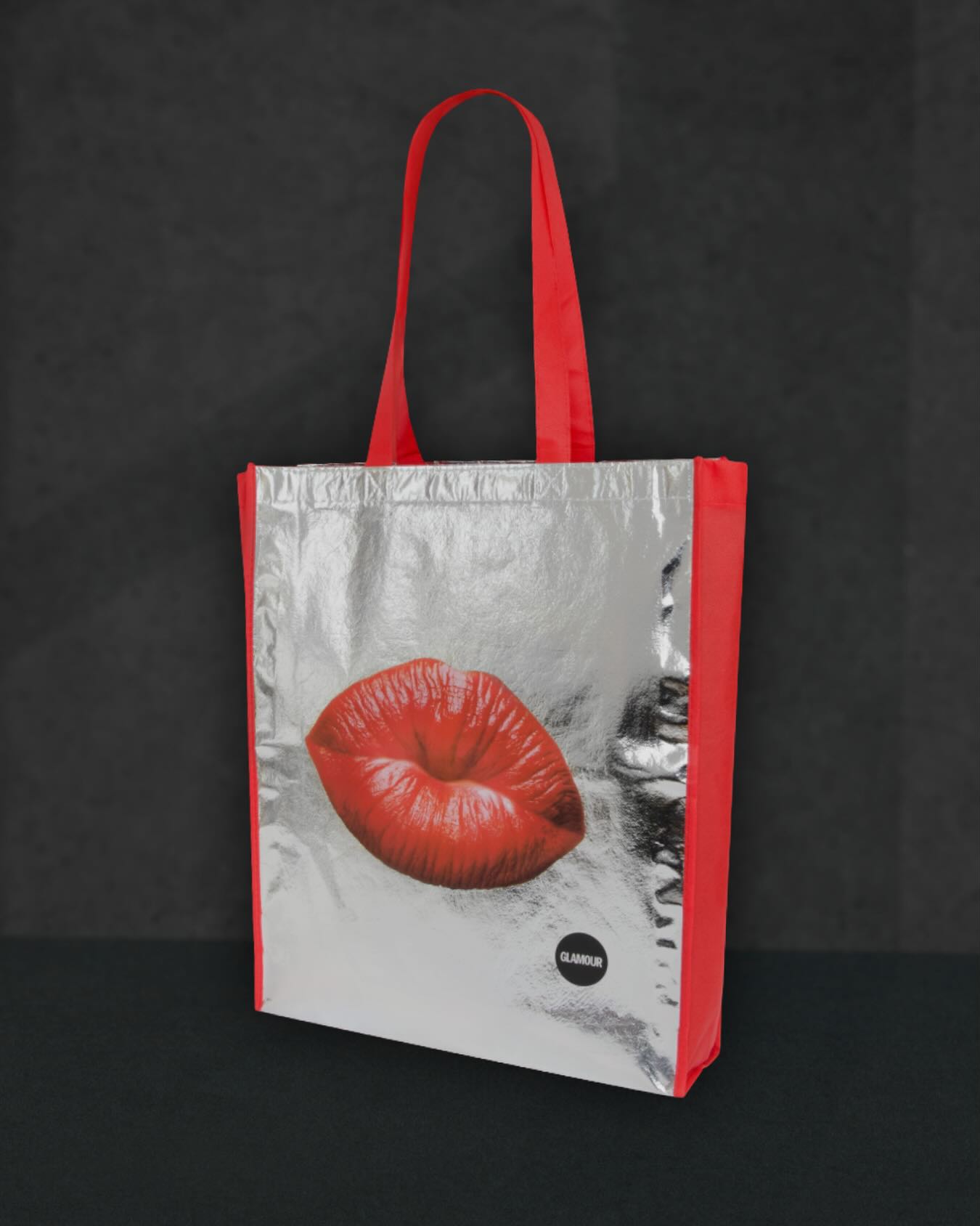 💋 Our iconic Lips Tote Bag - created exclusively for @condenast’s @glamouruk magazine - is bold, glossy and yours as a complimentary gift with purchase 💋