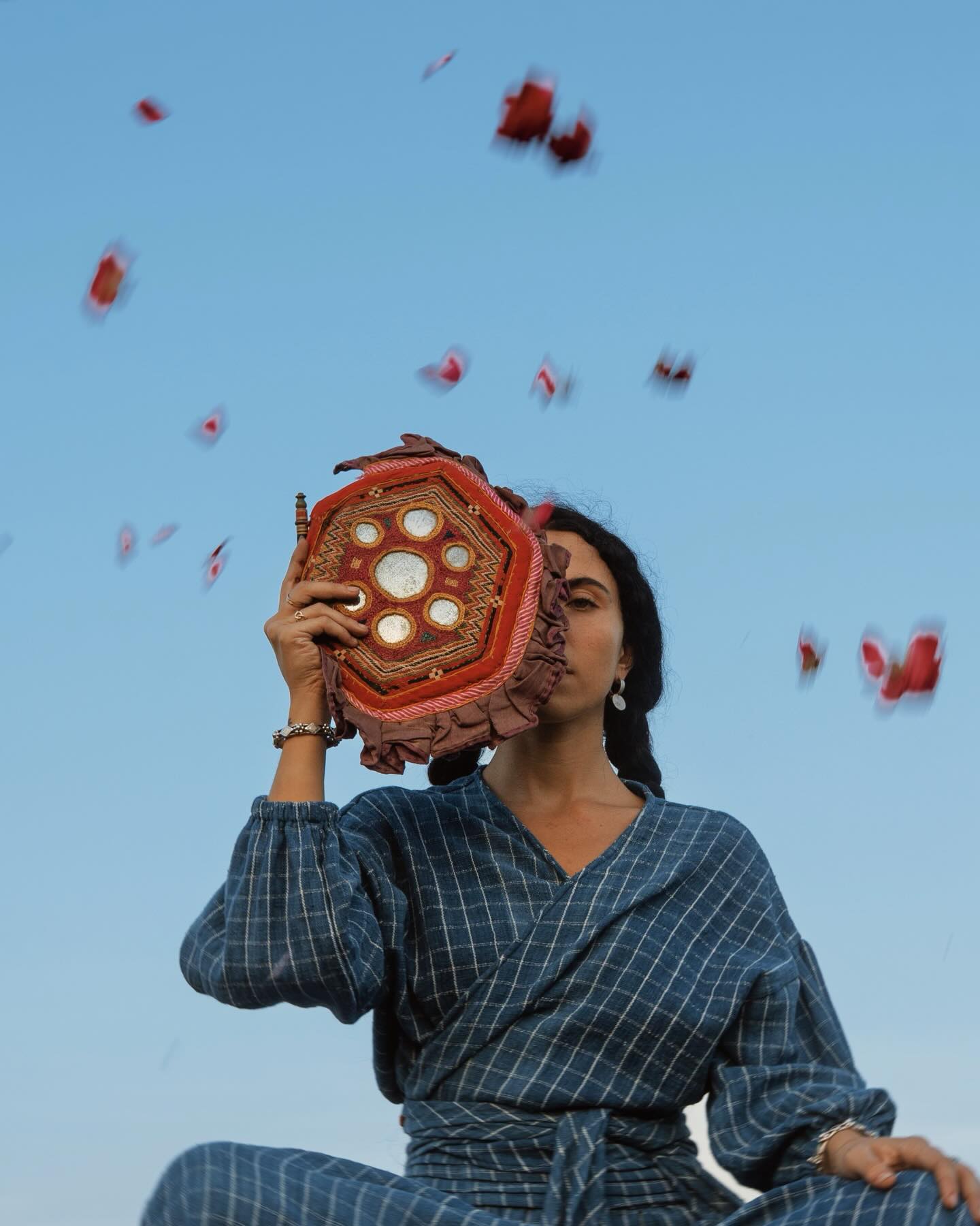 The indigo sky set 💙 Crated from handwoven organic cotton with a subtle checkered pattern.
Worn by @saraji.santarelli , captured by @tirtha.studio