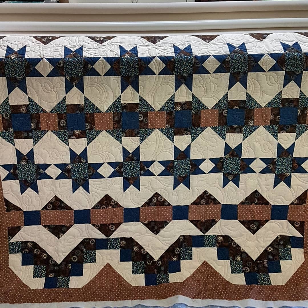 I decided to squeeze quilting one of my own quilts in between quilting client quilts. This is "Corazon". It was a mystery quilt I put together for the quilt guild I belong to. Lots of quilters participated and it's been awesome to see all the different fabric choices!
#quiltingismypassion #corazon #mysteryquilt #mistymountainstudio #longarmquilter #quiltersinvictoriabc #canadianquilter #quiltersofinstagram #quiltersgottaquilt #quilting #apqsmillie30 #quiltpath #thebatikplace #onlinefabricstore #mistymountainvictoriadotcom