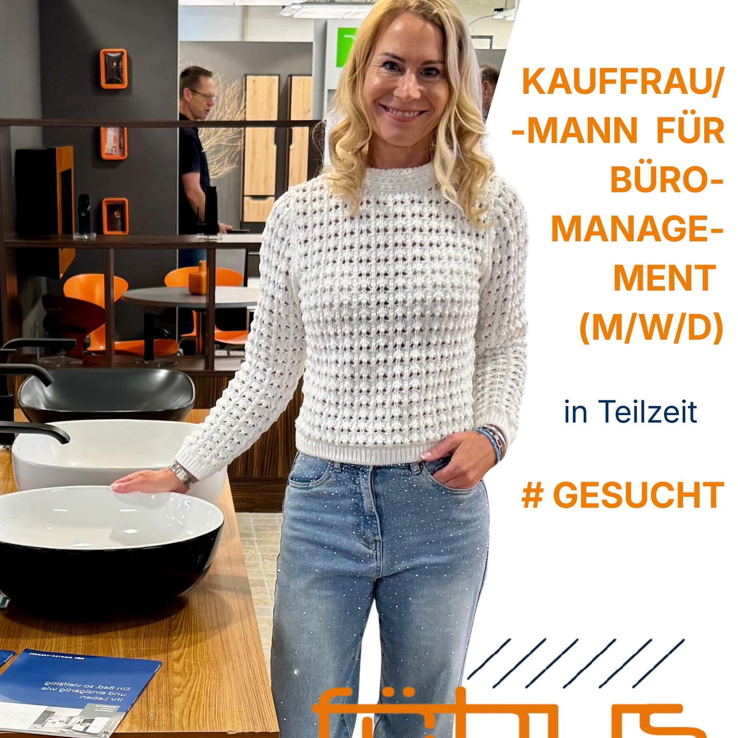 📞 Bereit, den Hörer in die Hand zu nehmen?
Dann bist du bei uns genau richtig!
Wir suchen eine Kauffrau / einen Kaufmann für Büromanagement (m/w/d) in Teilzeit zur Verstärkung unseres Büroteams.
Da ein Teil deiner Aufgaben die telefonische Annahme von Kundengesprächen ist, passt das Bild mit dem antiken Telefon perfekt – du solltest also Lust auf Kundenkontakt per Telefon haben 😊
Deine Aufgaben bei uns:
✔ Telefonische Kundenbetreuung
✔ Faktura
✔ Arbeiten mit Outlook, Word & Excel
✔ Unterstützung der Geschäftsführung im Tagesgeschäft
✔ Vorbereitung von Betriebsfeiern
✔ Erstellung von Statistiken & Auswertungen
✔ Kommunikationsschnittstelle zwischen Kunden und Bauleitung
Das erwartet dich:
☕ Kaffee-Flatrate
❄️ Klimatisierte Büroräume
🤝 Ein gutes Betriebsklima & nette Kollegen
🎉 Regelmäßige Firmen-Events
Klingt das nach deinem nächsten Schritt?
👉 Dann bewirb dich jetzt per E-Mail s.susewind@foebus-kassel.de oder schreib uns einfach eine DM!
#jobsuche #stellenanzeige #bürojob #kauffraubüromanagement #kaufmannbüromanagement