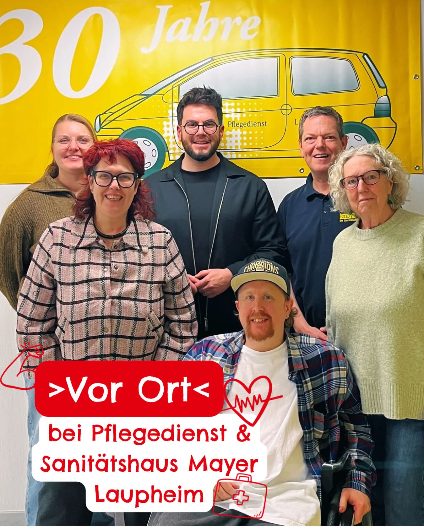 Letztens war ich zu Besuch beim Mayer Pflegedienst und Sanitätshaus in Laupheim – gemeinsam mit unserer Stadträtin und Zweitkandidatin Laura Thiem. 🙌
Der Familienbetrieb versorgt seit vielen Jahren pflegebedürftige Menschen in ihrem Zuhause und bietet im Sanitätshaus individuelle Beratung sowie medizinische Hilfsmittel an – mit dem Ziel, ein selbstbestimmtes Leben im vertrauten Umfeld zu ermöglichen. 🏡
Im Gespräch ging es nicht nur um den Arbeitsalltag, sondern auch um die großen politischen Fragen:
👉 Wir brauchen eine flächendeckende, gut erreichbare medizinische Infrastruktur.
👉 Wir müssen ambulante Angebote weiter stärken.
👉 Und wir müssen pflegende Angehörige besser unterstützen – mit einem Pflegegehalt.
Ein besonders wichtiges Thema war die Situation der Pflegekräfte. ♥️
Wer sich für diesen Beruf entscheidet, übernimmt enorme Verantwortung für unsere Gesellschaft. Diese Menschen verdienen nicht nur Respekt – sie verdienen spürbar bessere Arbeitsbedingungen. Applaus bezahlt keine Miete. Wenn wir es ernst meinen mit Wertschätzung, müssen wir strukturell etwas verändern.
Der demografische Wandel stellt uns vor große Herausforderungen. Die Zahl der Pflegebedürftigen steigt – gleichzeitig verschärft sich der Fachkräftemangel. Betriebe wie Mayer zeigen, was Pflege vor Ort stark macht: persönliches Engagement, hohe fachliche Kompetenz und tiefe Verwurzelung in der Region. 🌱
Für mich ist klar: Damit unser Pflegesystem nicht aus dem Ruder läuft, müssen wir jetzt die richtigen politischen Weichen stellen. Der direkte Austausch mit den Expertinnen und Experten vor Ort ist dafür unverzichtbar.
Herzlichen Dank an Frau Mayer und ihr Team für die wertvollen Impulse! 🙏
@pflegedienst.mayer.laupheim
#MachaNeddSchwätza #LandkreisBiberach #LandtagswahlBW #SPD