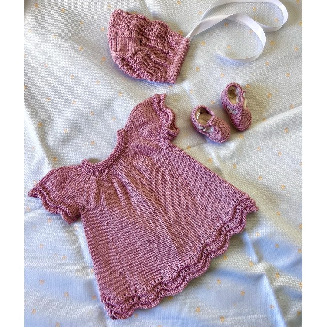 Hemos incorporado a la web nuestros conjuntos de primera puesta tejidos a mano en algodón 100%.Son piezas únicas, realizadas con mimo y pensadas para esos primeros días tan especiales.Modelos únicos.Conjuntos completos de 4 piezas disponibles por 65€Ya en www.happycloudshop.comDisponibilidad:Foto 1: disponible ✅
Foto 2: disponible ✅
Foto 3: Vendido ❌
Foto 4 disponible ✅