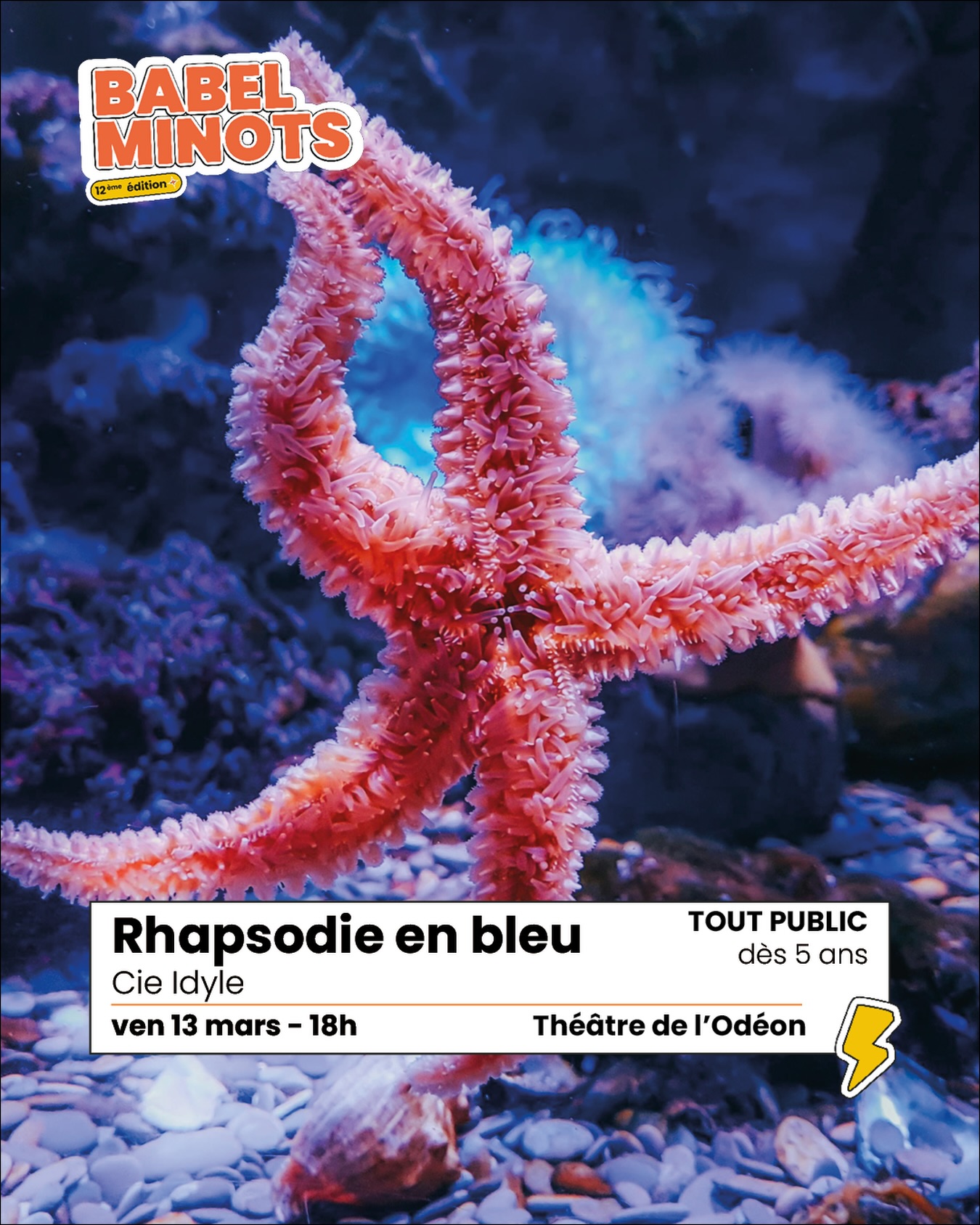 Rhapsodie en bleu 🐙
@idylecie
dès 05 ans
Approchez, petits têtards et grands crapauds, approchez ! Pour vous ce soir, Madame Crôa et ses petits potes Crabe, Rascasse, Bob et Bastien,
vous présentent leur galerie de personnages : journaliste des fonds marins, sirène sabotant les bateaux des pollueurs, ou mystérieuse figure venue de l’Atlante.
Avec cinq artistes extraordinaires, ce cabaret des océans mêle musique, théâtre et numéros de clown. On apprend, on observe, on écoute, on regarde, on transmet, on rêve…
📆Vendredi 13 mars à 18h au Théâtre de l’Odeon @opera_marseille
Tarif plein 8€ Tarif réduit 5 €
🎫Billetterie : lien en bio