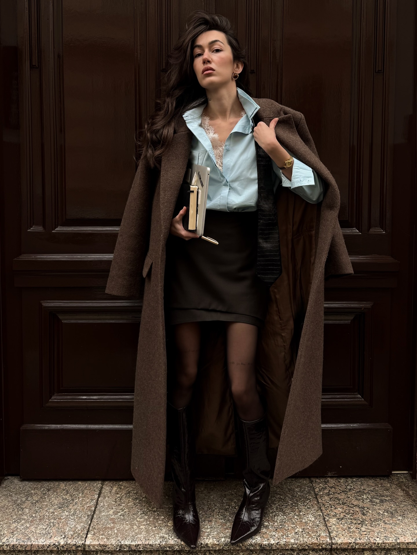 The DAR ANN signature: Classic silhouettes with a sharp edge.
.
@bilanenco is wearing CONTOUR Skirt, DUNE Shirt in Light-Blue and CROC Tie in Shiny Black.
.
Shop at www.darann.com