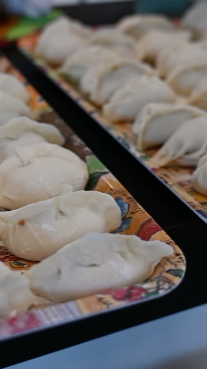 Dumplings in Northern China are more than food. They’re what families make when it‘s time to gather.
That moment when a home feels like home.
Every culture has its own version of the dumpling. A dish that means more than what’s on the plate.
Wherever you are, hope you‘re at that table soon.
#woksandwonders