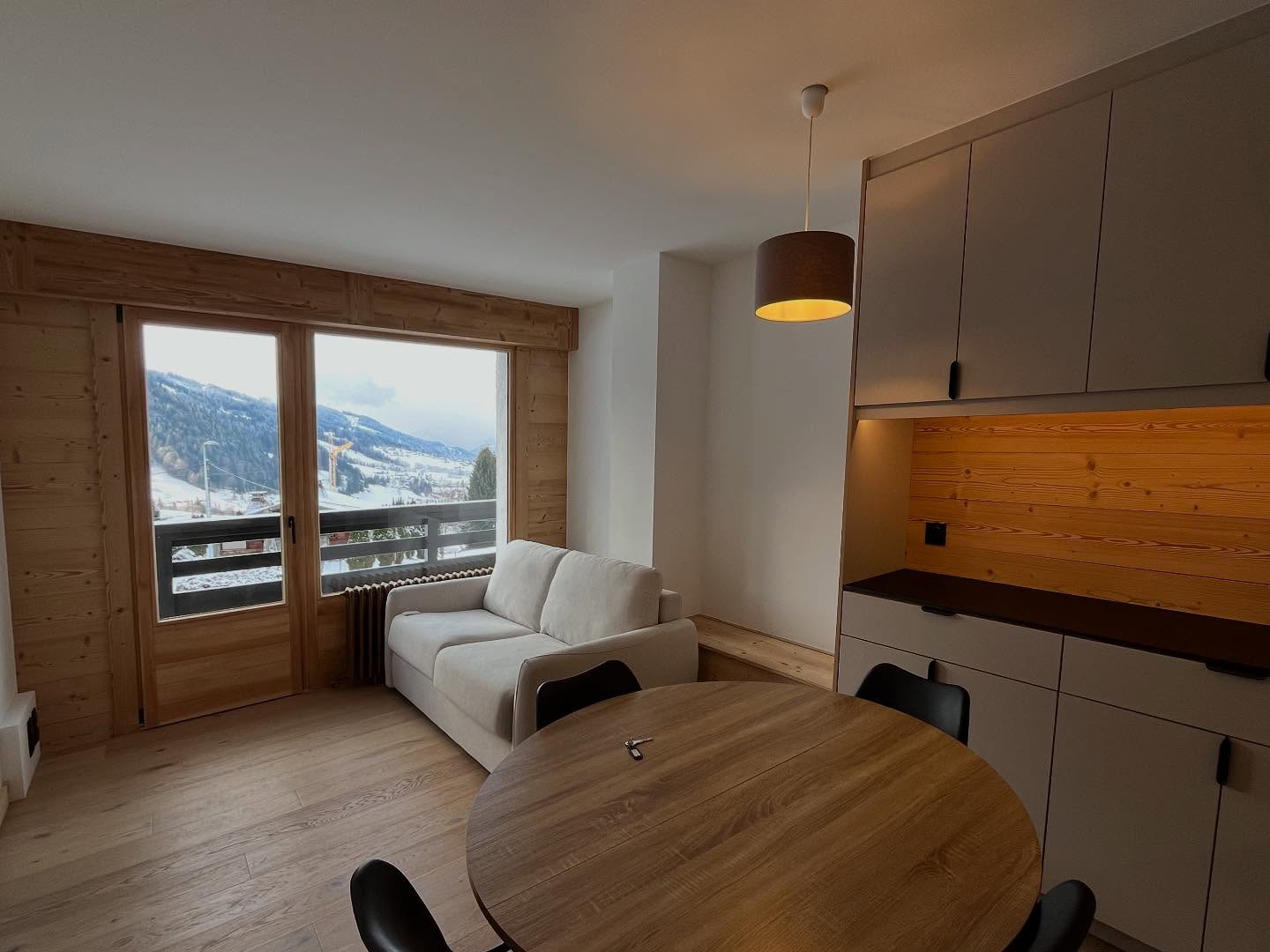 Appartement A 🪻
.
.
.
@lessenceduboisdavid
@sebastien_laplaige_electricite
@Boch
#megeve #paysdumontblanc #prazsurarly #saintgervaislesbains #valdarly #montblanc #moutains #maitredoeuvre #suividechantier #chantierencours #appartement #renovationappartement #appartementneuf #montagne #entrepreneur #frenchalps #chantier #wood #interiordesign #chantierencours #renovation #suividechantier #style #conception #amenagementinterieur #projet #travaux #alpinterieur #bois #btp #realisation #rochebrunemegeve
Bertrand DESMONS 📲+33 (0)6 24 22 25 79 💻contact.alp.interieur@gmail.com