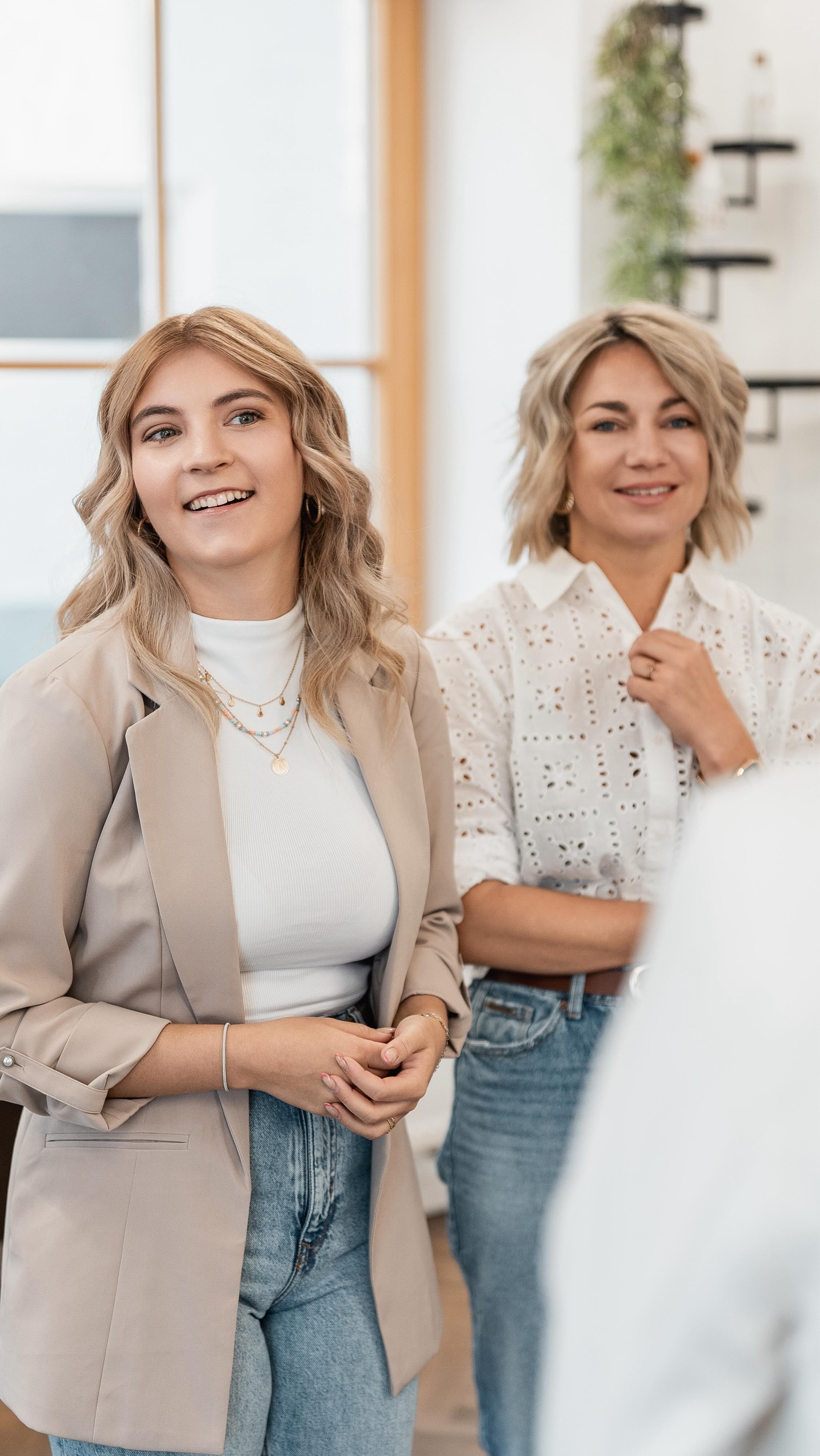 𝘛𝘳𝘢𝘯𝘴𝘪𝘵𝘪𝘰𝘯 🌬️🌬️ your sign to get your hair a fresh-up! ✨🤍
@antoniastyling