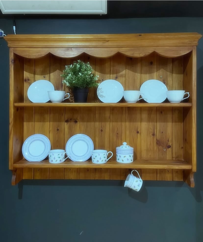 -SOLD-
A simple, honest piece of pine furniture.
This pine wall rack features two sturdy shelves and a practical slotted groove, perfect for holding plates securely in place. Ideal for displaying favourite ceramics or a little collection of whatever youāve gathered over time.
Hang it in the kitchen, pantry or dining space.
Measures 100cms wide x 14cms deep x 78cms high
Ā£55 with free local delivery
#pinefurniture #countrykitchen #wallrack #kitchenstorage